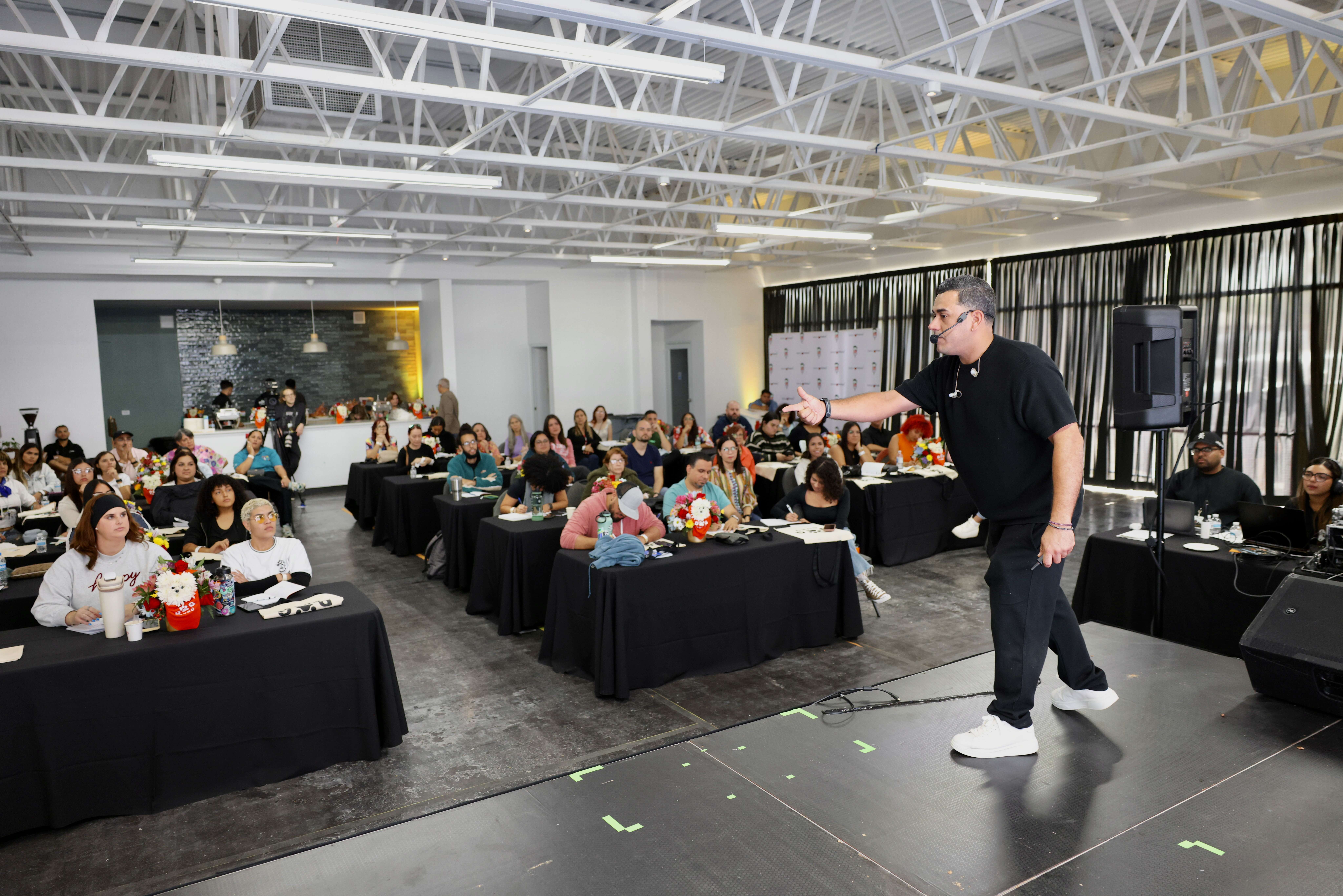 Exitoso encuentro «Principios de lenguaje canino» del “Dog Guru” Boricua