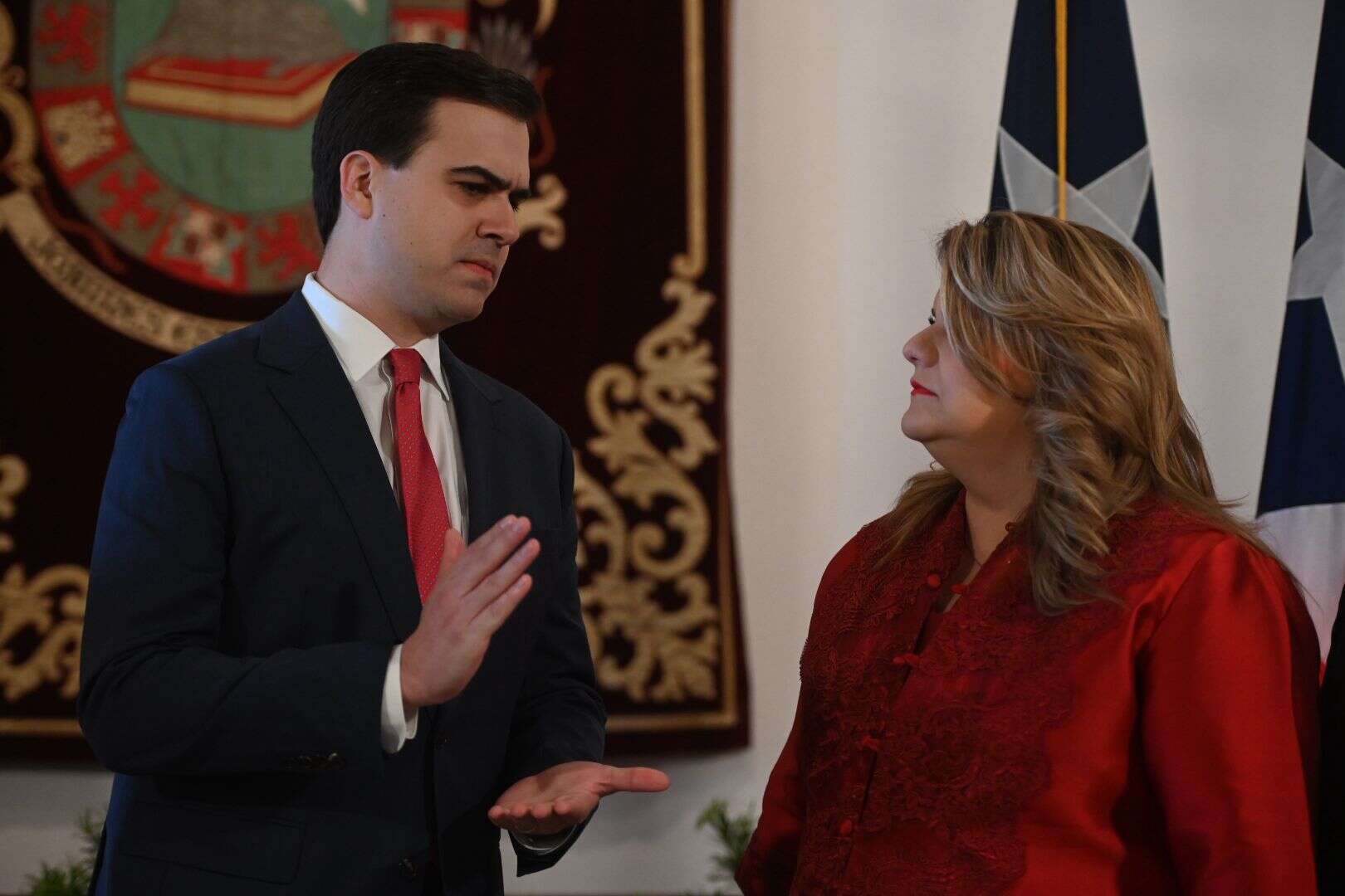 Cordial encuentro entre Jenniffer González y Pablo José Hernández en La Fortaleza