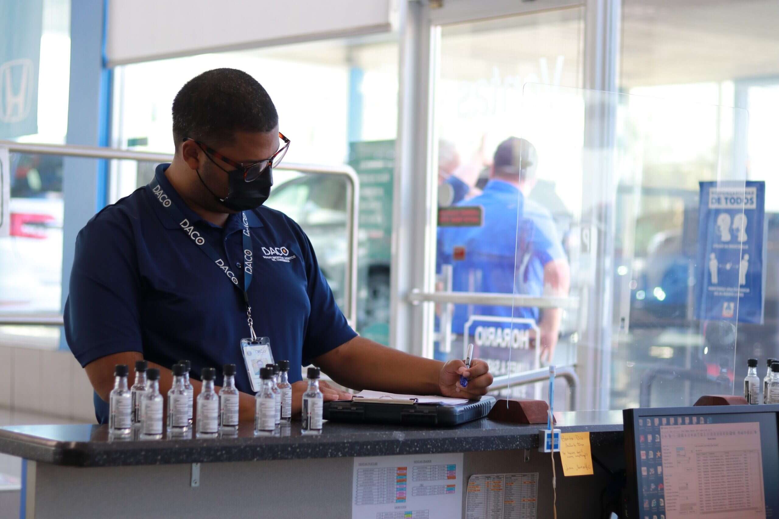 DACO advierte sobre falsos inspectores visitando comercios