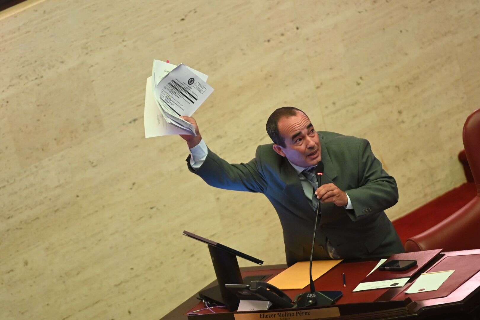 Molina bota al zafacón el informe del DRNA sobre las propiedades en La Parguera