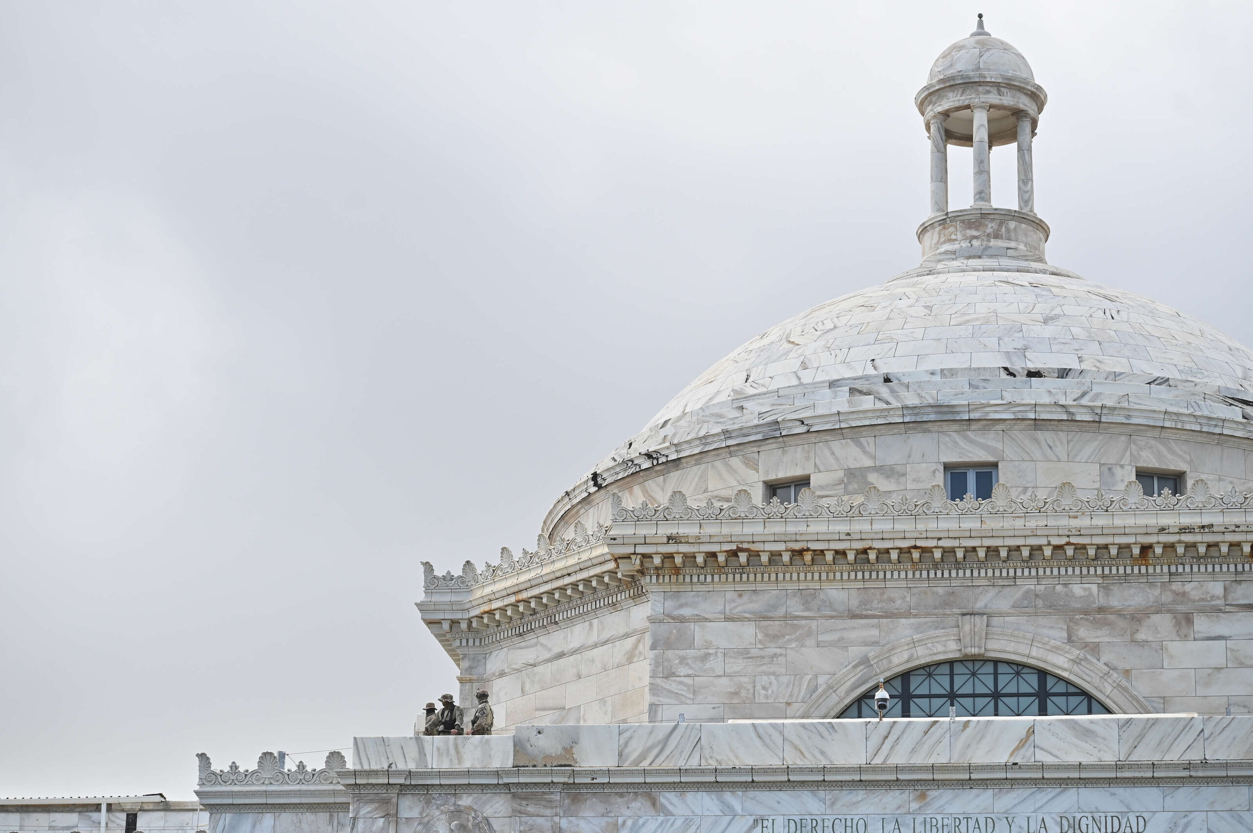 El lunes cerrarán tramo de la Avenida Constitución en el Capitolio por actividad de policías caídos
