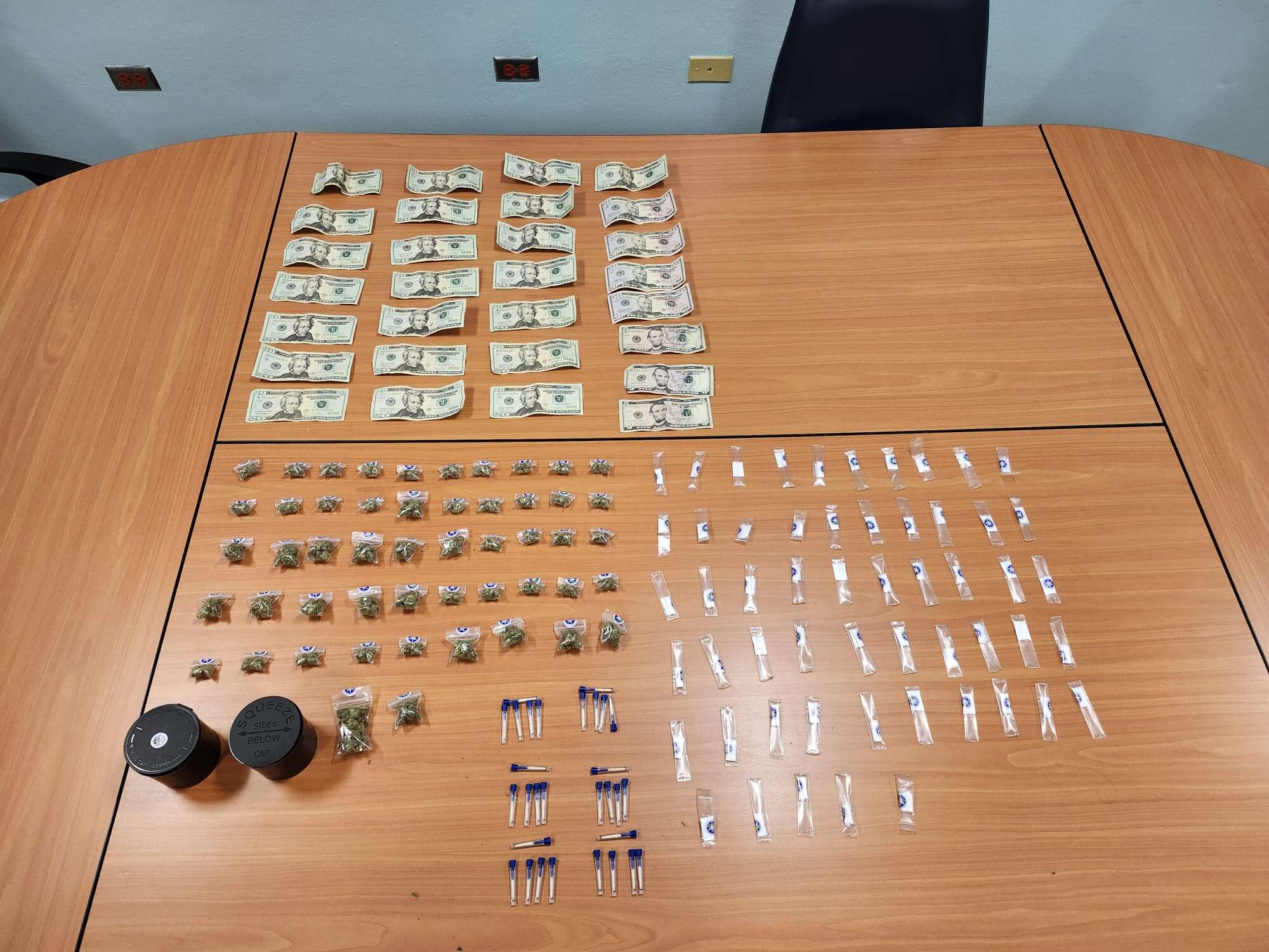 Policía ocupa droga y dinero en efectivo en intervención con joven en Manatí