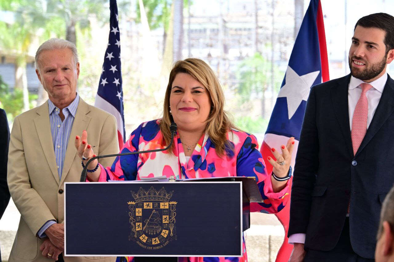 Impulsan legislación para extender aumento en el impuesto al ron