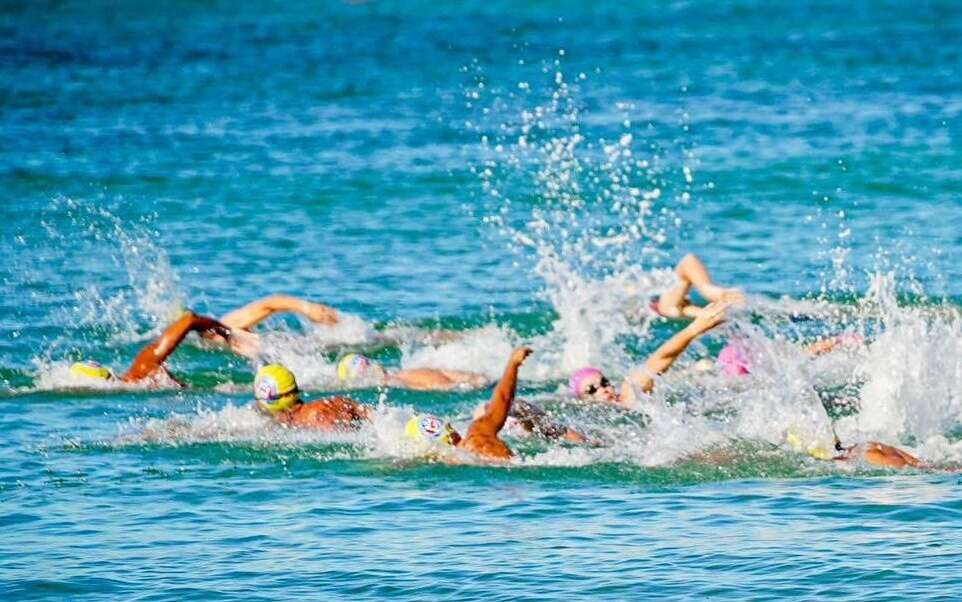 Más de 100 nadadores participaron en evento de aguas abiertas