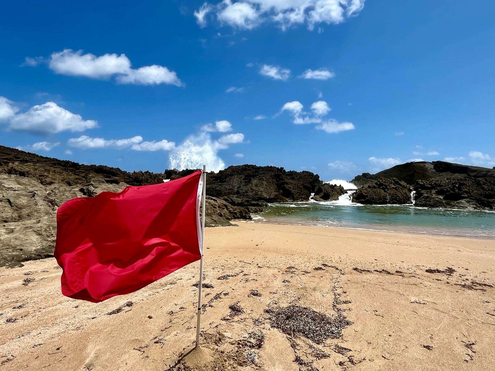 Los vientos traerán hoy poca lluvia, pero sigue alto el oleaje