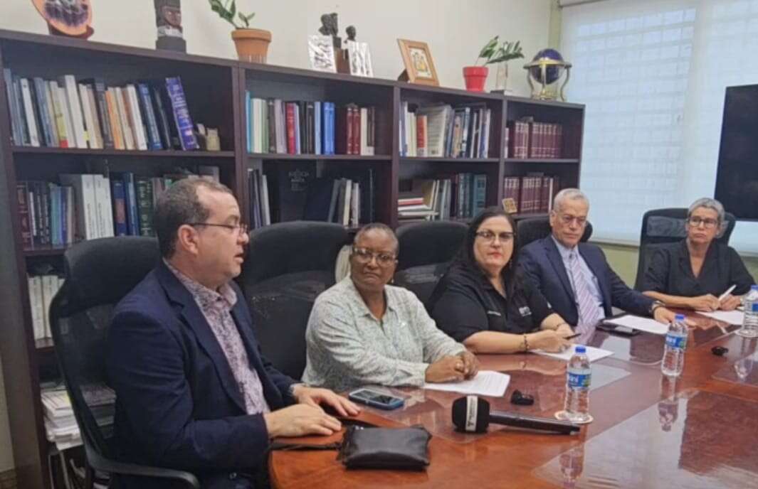 Familias de educación especial rechazan propuesta y exigen justicia