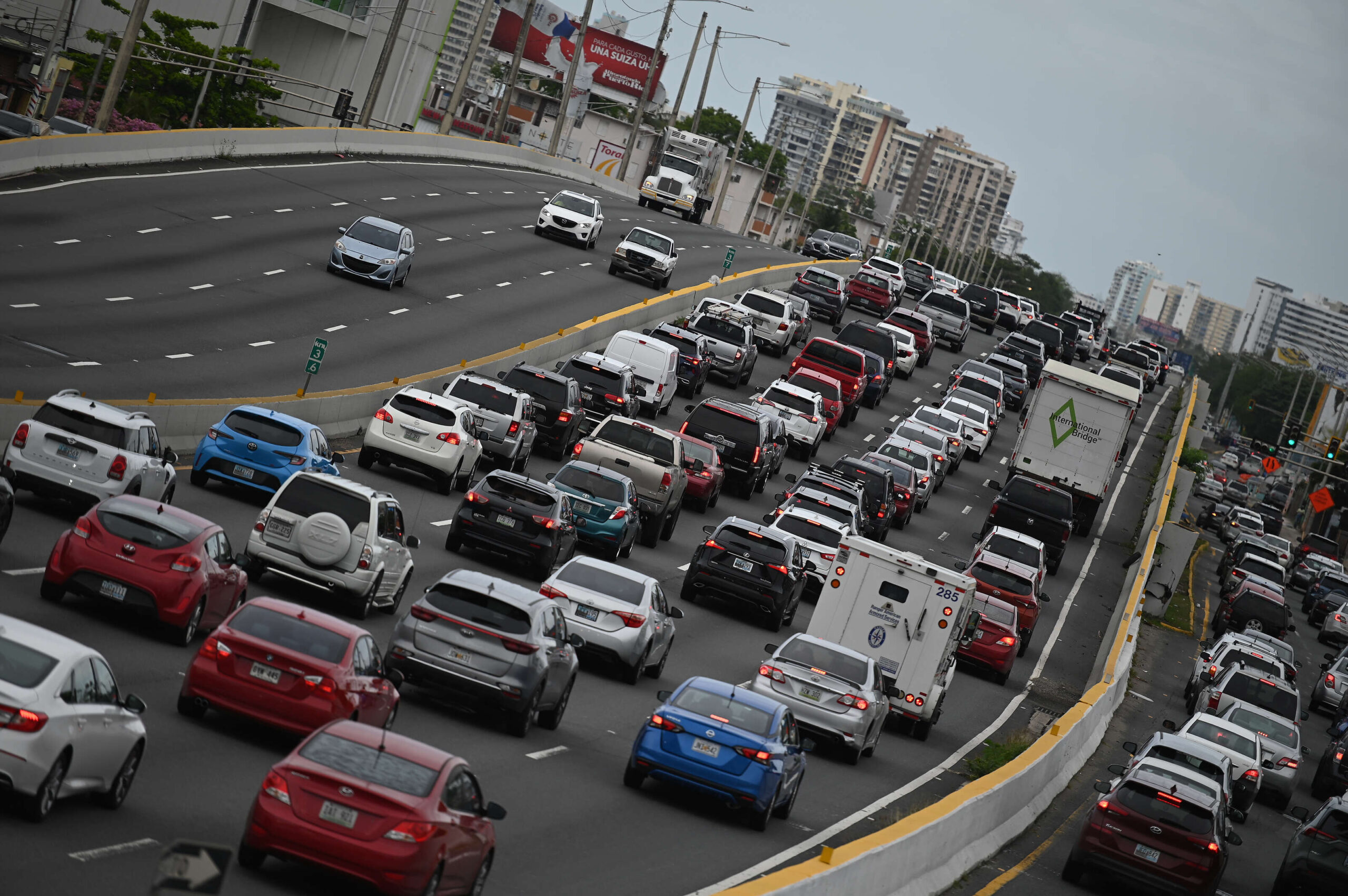 Bastante tráfico en la Autopista Luis A. Ferré en dirección Caguas a Montehiedra