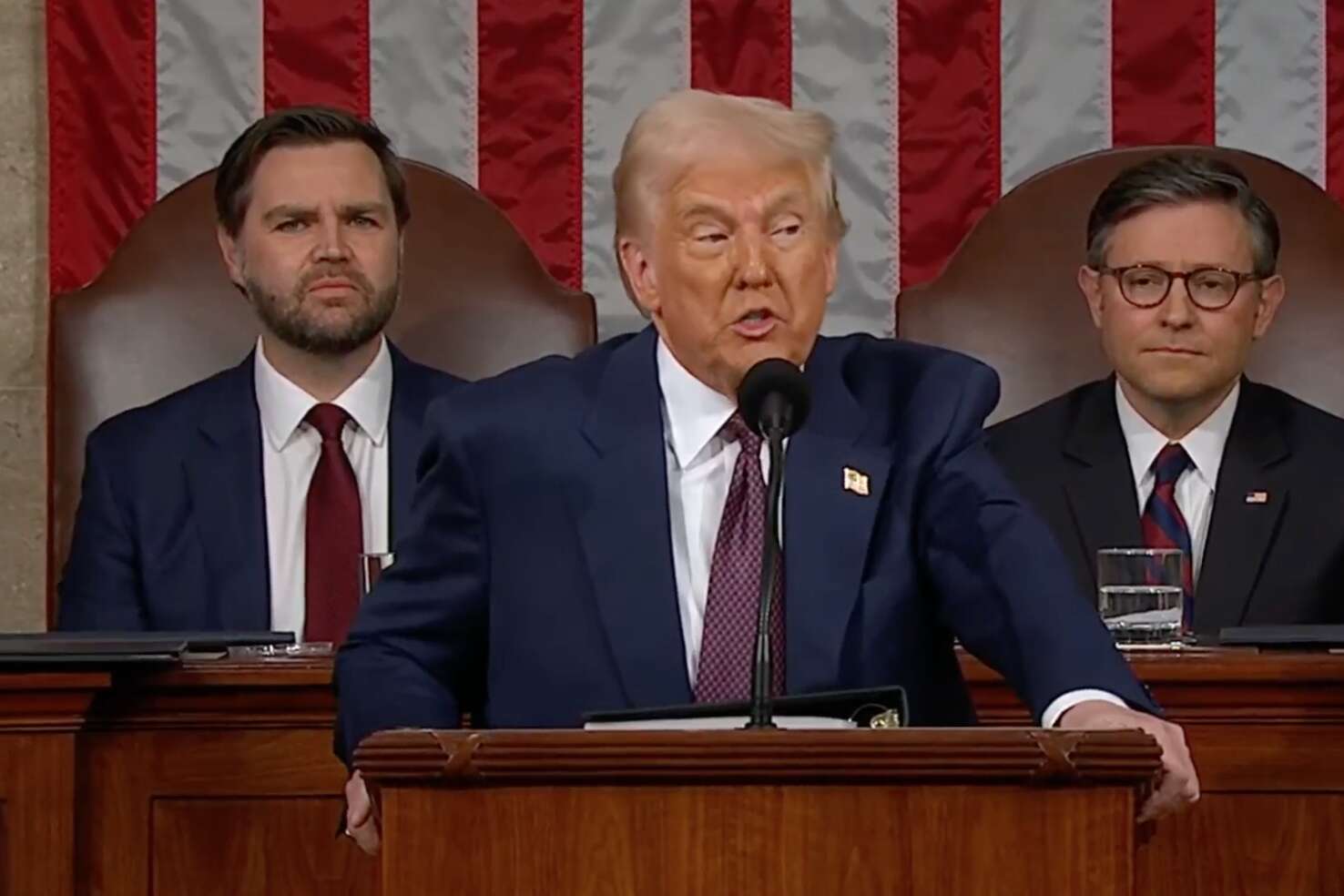 Trump culpa a Biden por el elevado precio de los huevos y promete poner fin a un déficit de 24 años