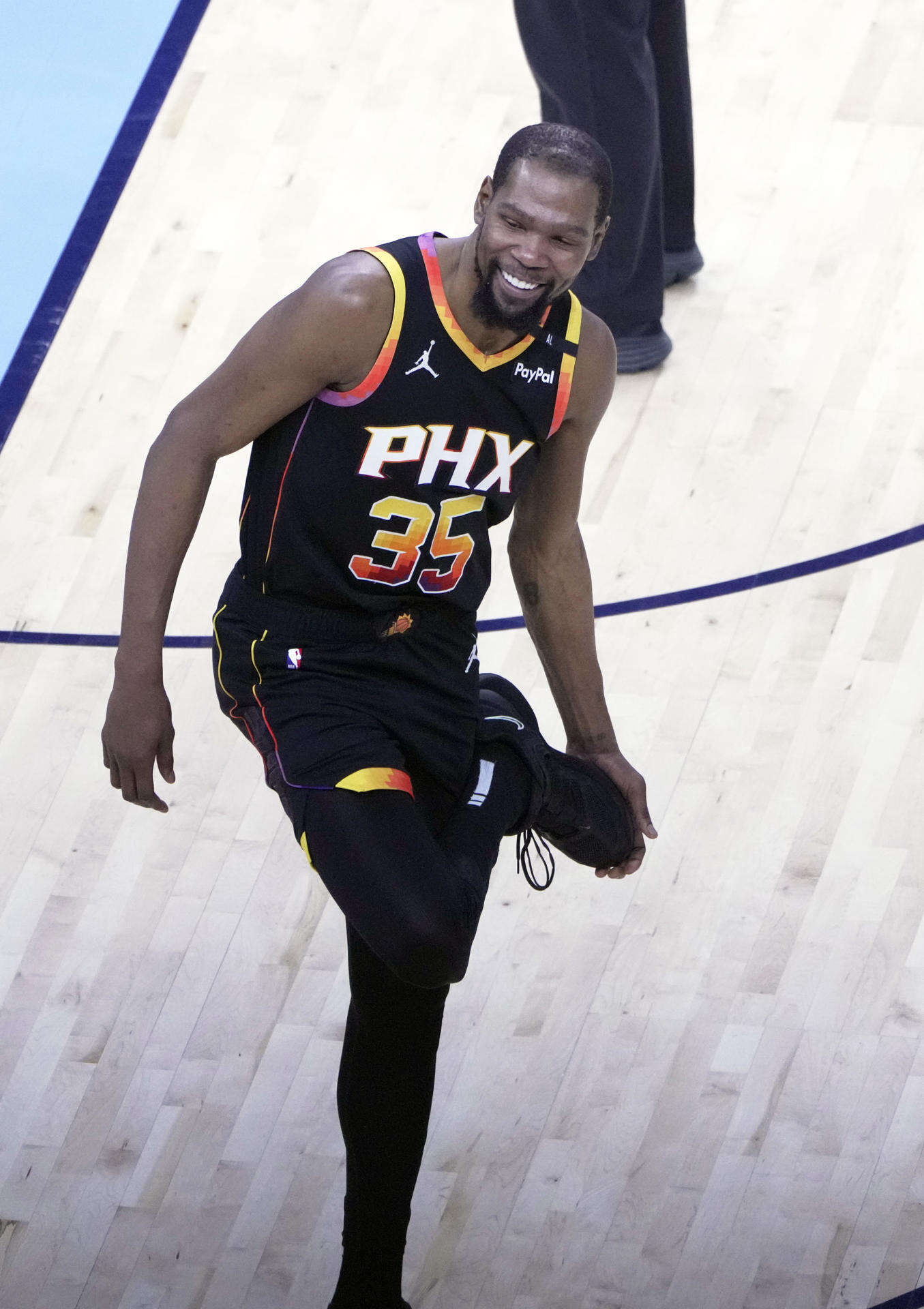 Lesión de Kevin Durant coloca en aprietos las posibilidades de los Suns