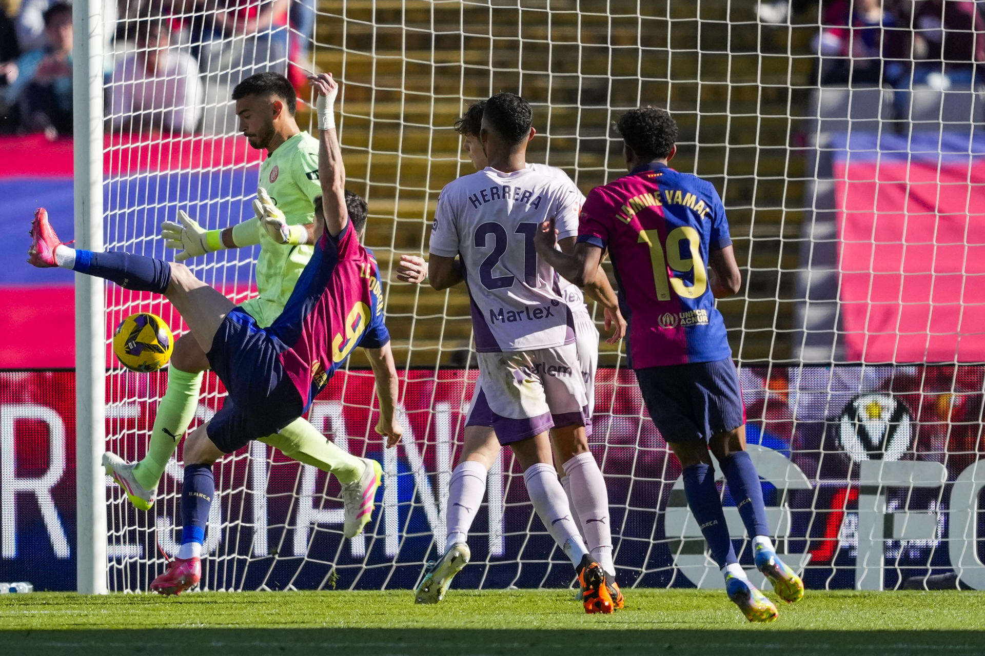 Doblete de Lewandowski impulsa goleada de un invicto e imparable Barcelona en 2025