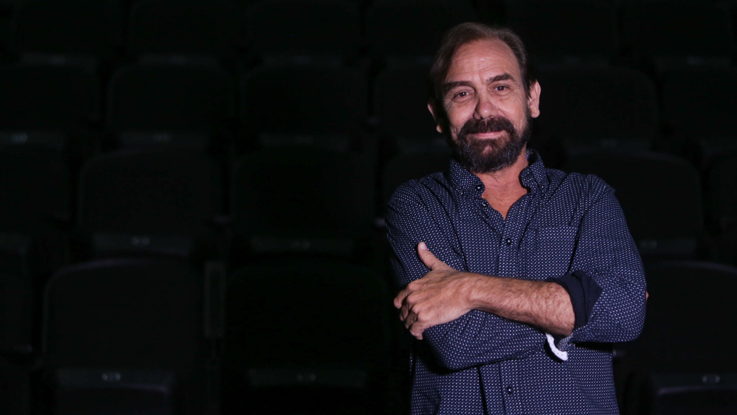 Roban y queman el auto del actor René Monclova