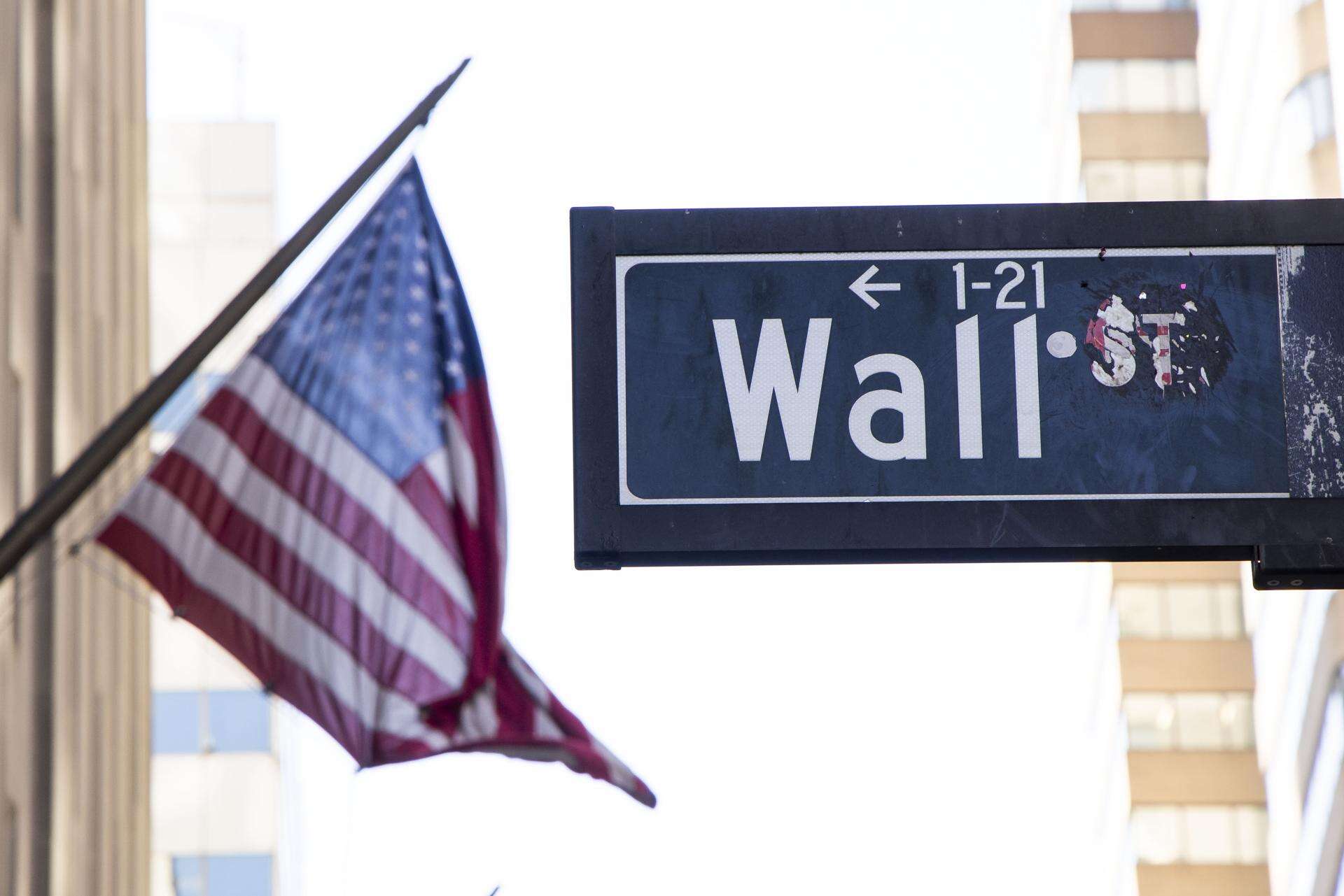 Wall Street cierra con severas pérdidas en semana marcada por la incertidumbre