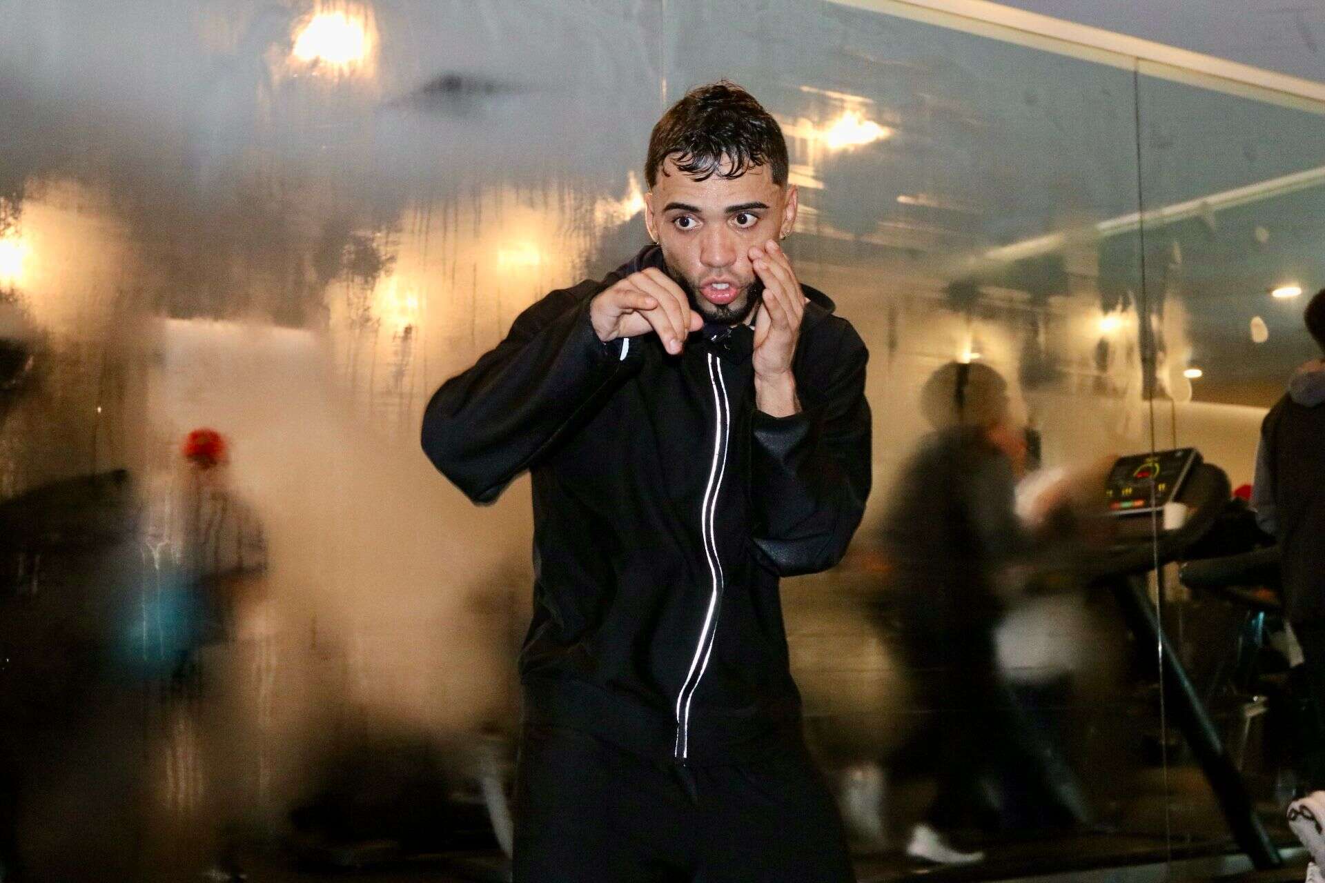 Oscar Collazo afina la preparación en Cancún a días de  su pelea titular