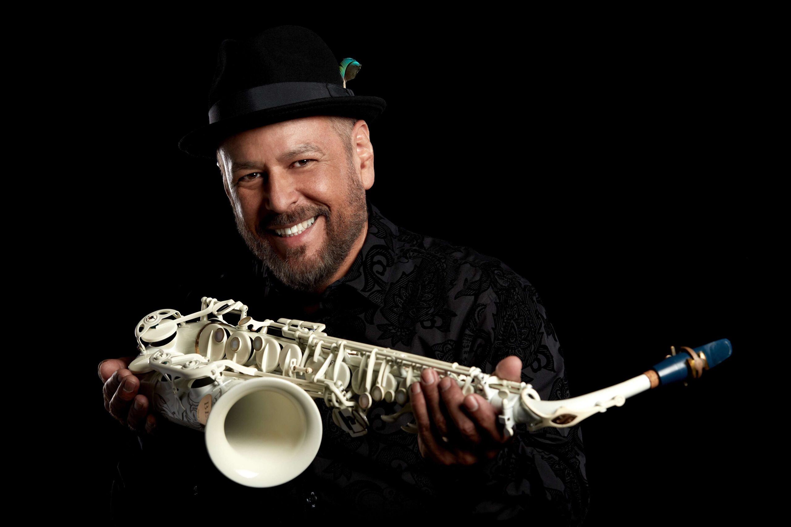 Benny Marín lanza producción de grandes éxitos de la música sacra