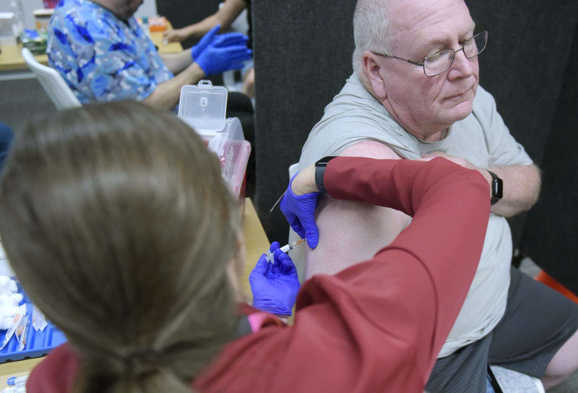 Anuncian el recorte de 10,000 empleos en Salud federal