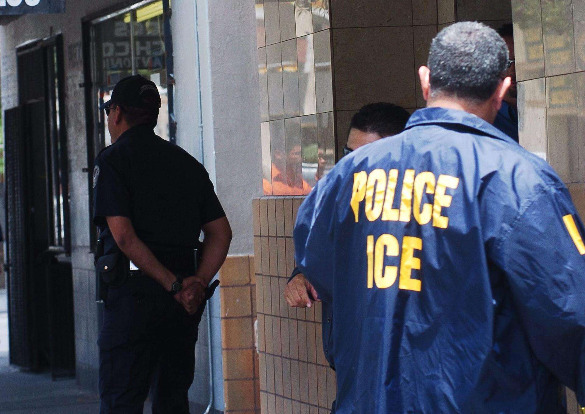 A falta de agentes migratorios, EU recurre al polémico pacto 287(g) con policías locales