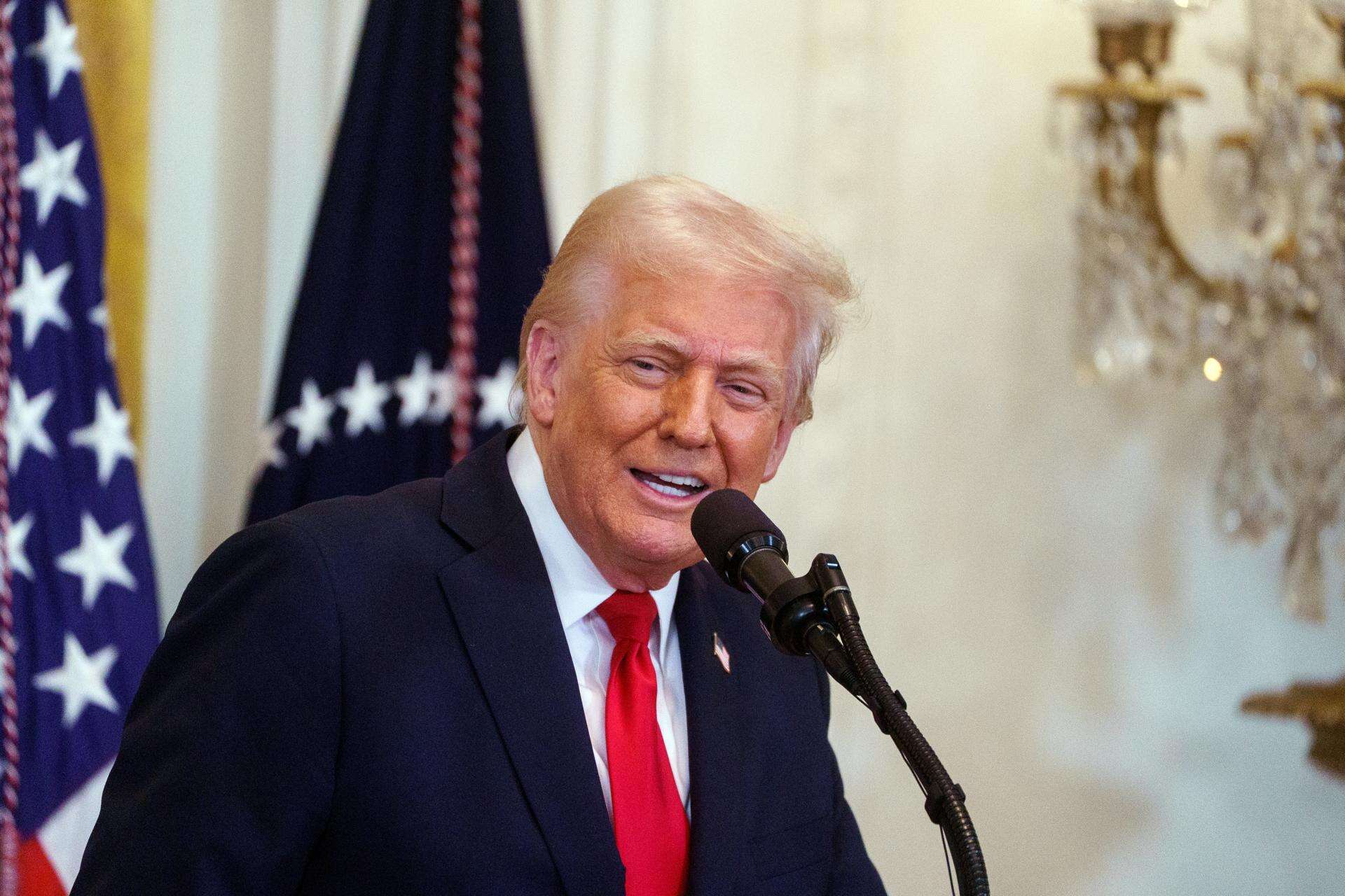 Trump anuncia un arancel del 25% para los automóviles fabricados fuera de Estados Unidos