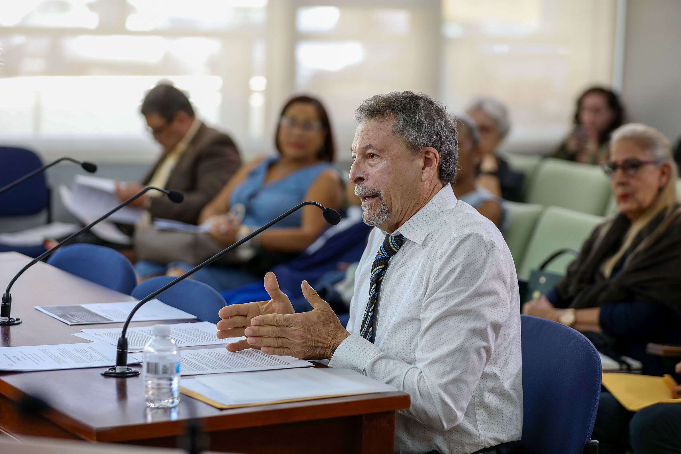Avalan proyecto de ley destinaría una porción del IVU a los pensionados