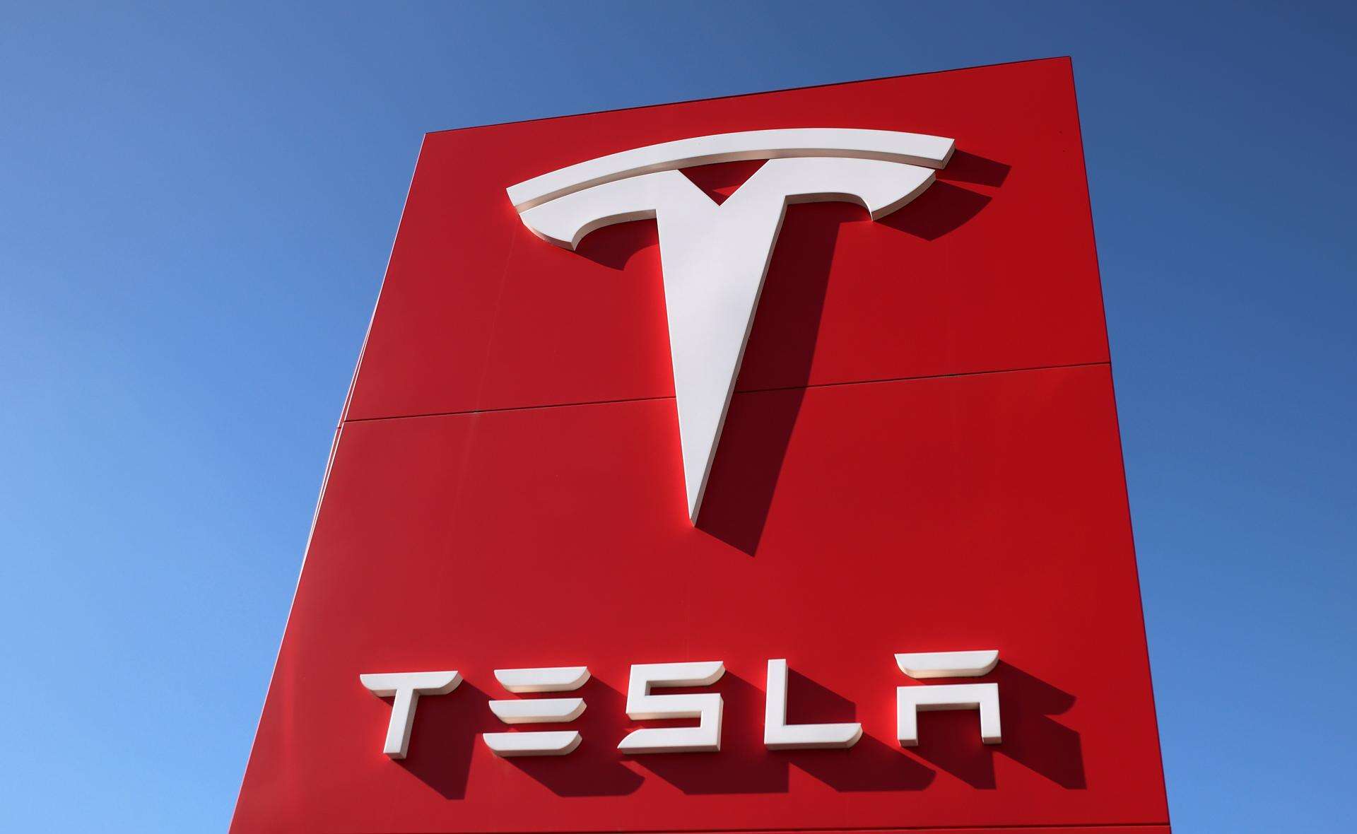 Tesla prolonga sus pérdidas en la bolsa al mismo tiempo que sus ejecutivos venden acciones