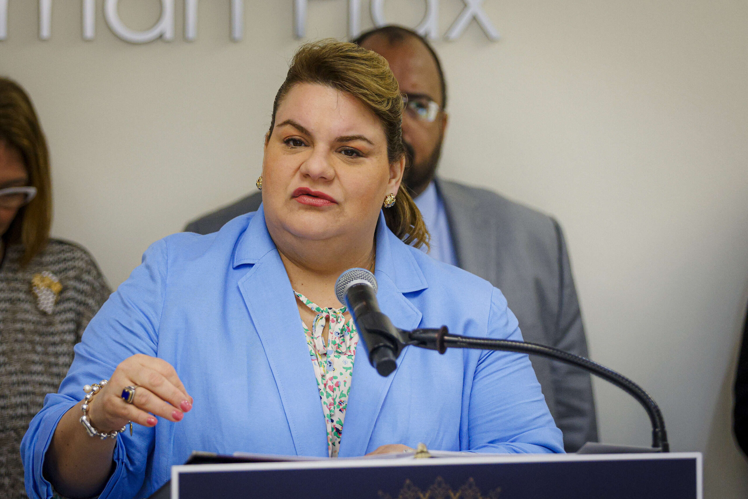 Gobernadora ratifica a Víctor Ramos en el Departamento de Salud pese a controversias