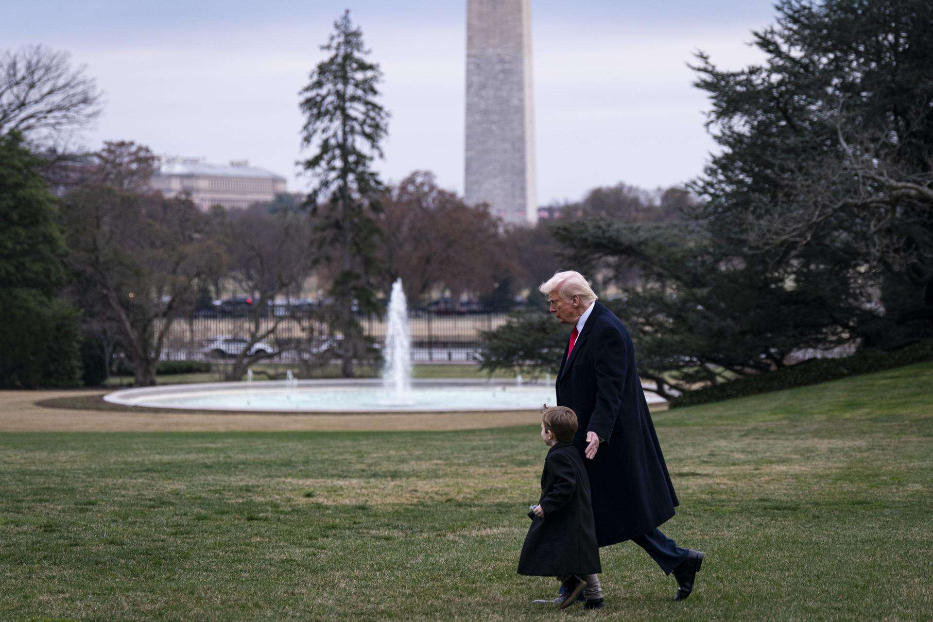 Trump dice que hablará con Putin el martes y alega tendrá «algo que anunciar»