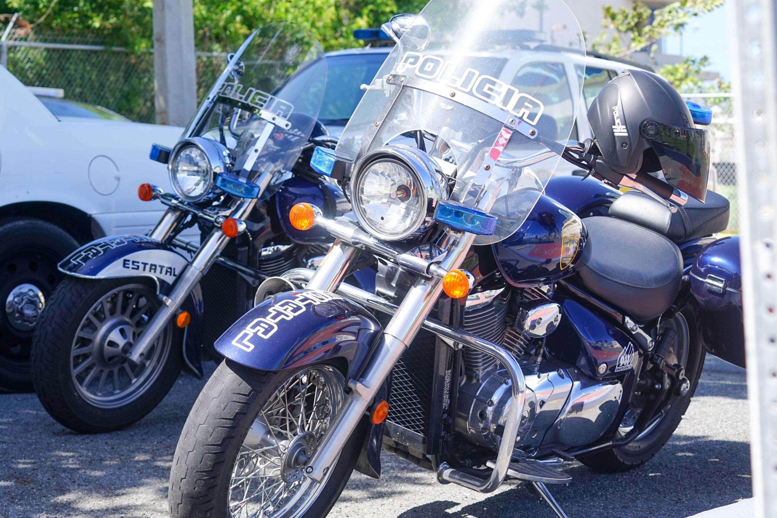 Hallan cuerpo dentro de auto quemado en Vega Alta