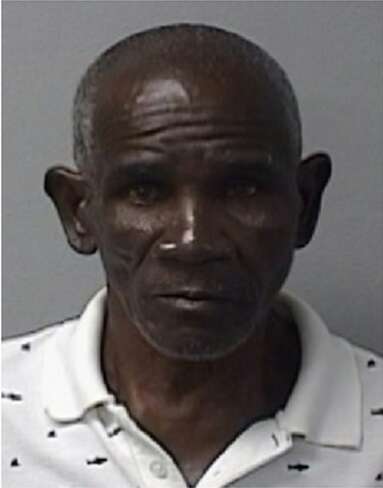 Radican cargos a septuagenario luego que amenazó de muerte y persiguió con cuchillo a vecino