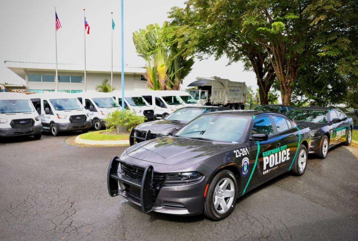 Atrapan a dos sujetos que asaltaron a septuagenaria en un centro comercial