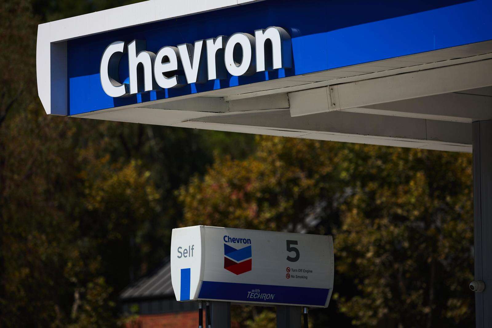 Estados Unidos pone fin a licencia de Chevron en Venezuela y le da un mes para salir del país