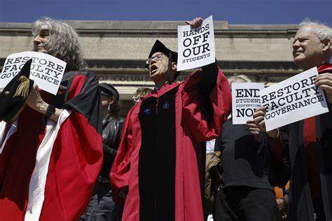 Trump lanza advertencia a los centros de educación superior por protestas «ilegales»