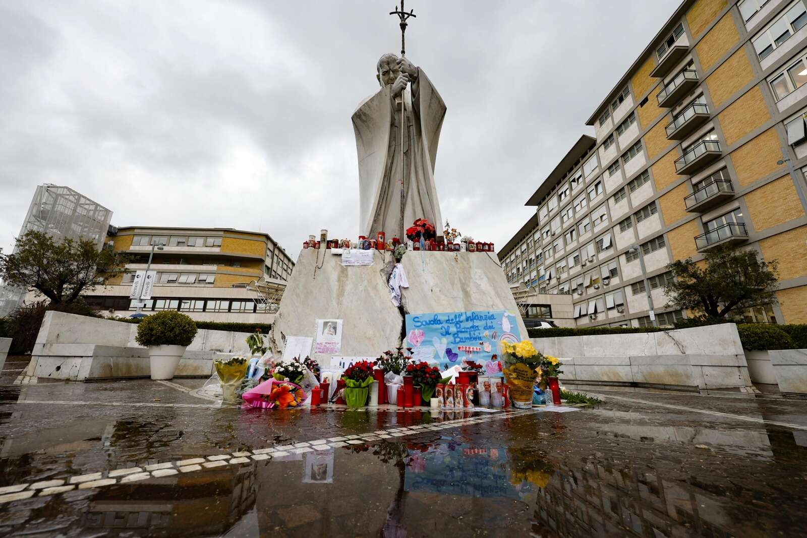Estable el papa y muestra una «buena respuesta» tras la crisis que causó inquietud