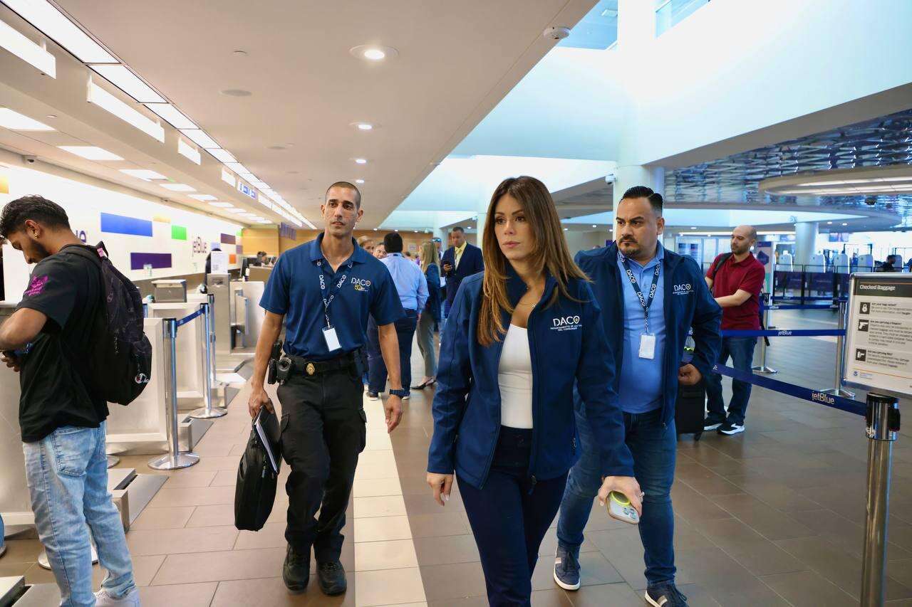 DACO emite 82 avisos de infracción a aerolíneas por irregularidades en básculas de equipaje