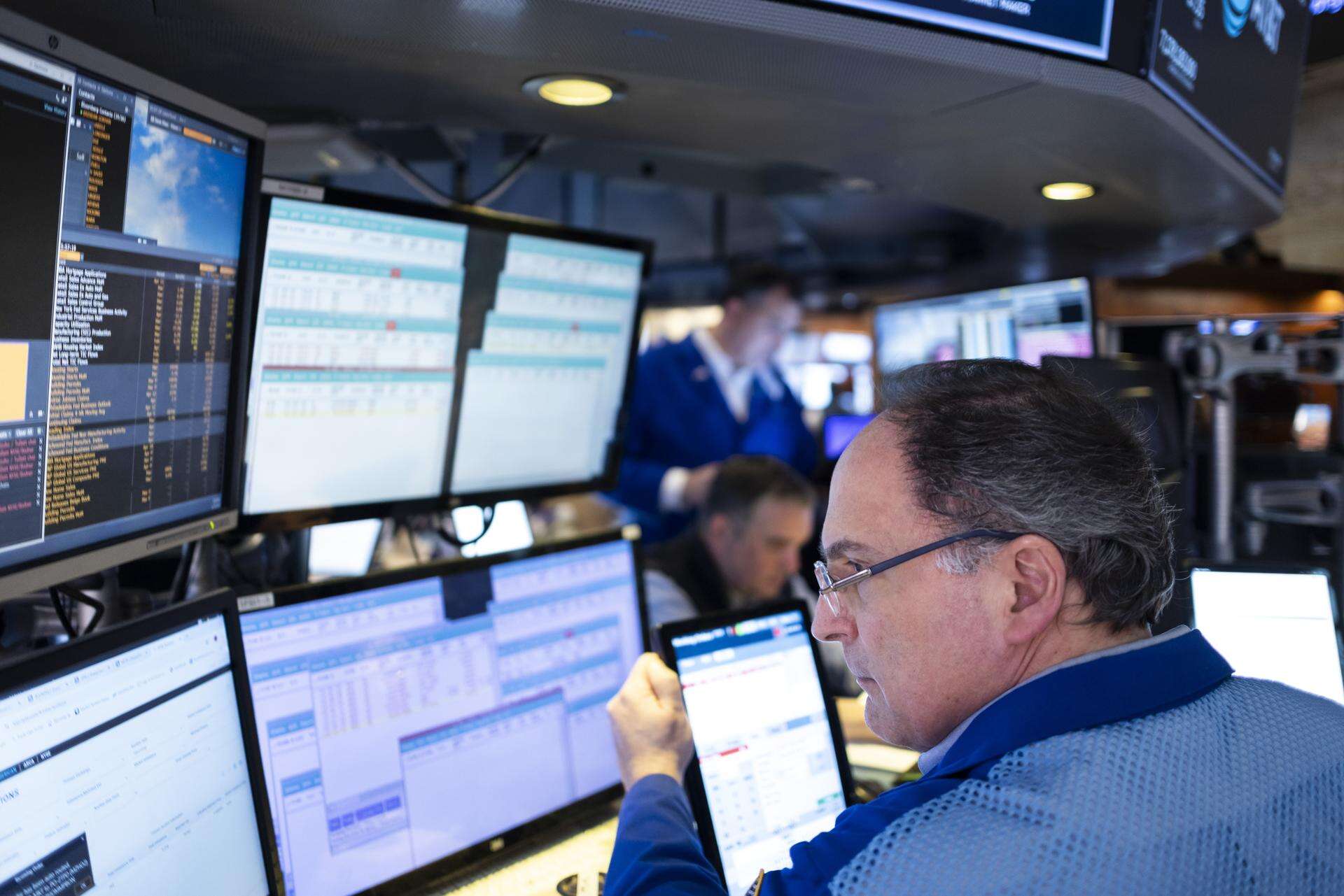 Wall Street cierra en verde con el Dow Jones al alza un 0.75 %