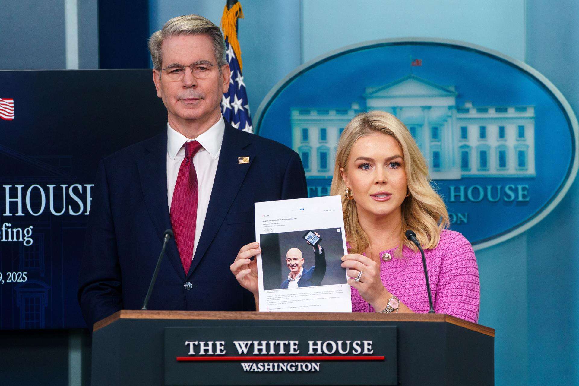 La Casa Blanca carga contra Amazon por presuntamente señalar el costo de los aranceles en sus produc