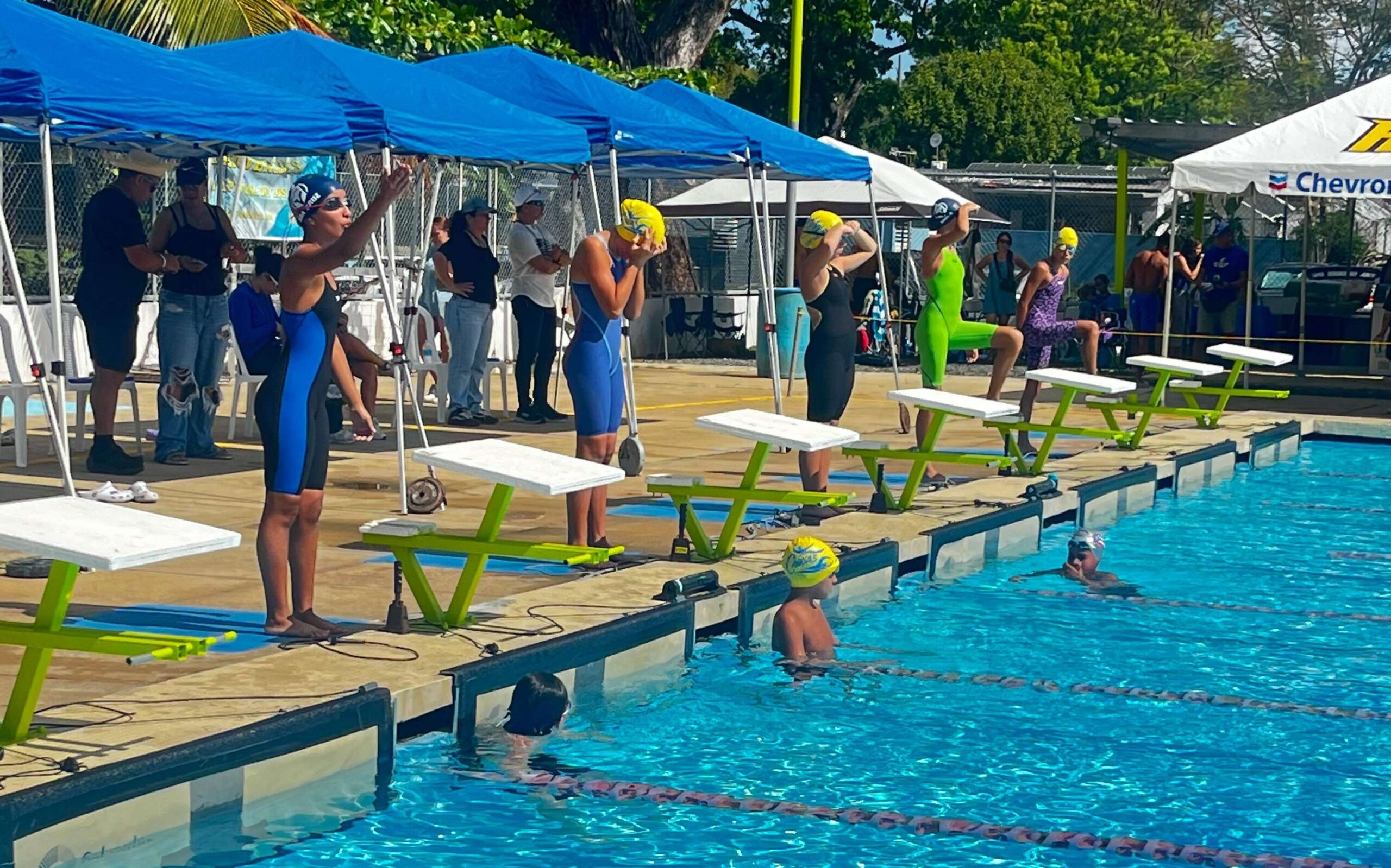 Caguas domina el festival de relevos de natación