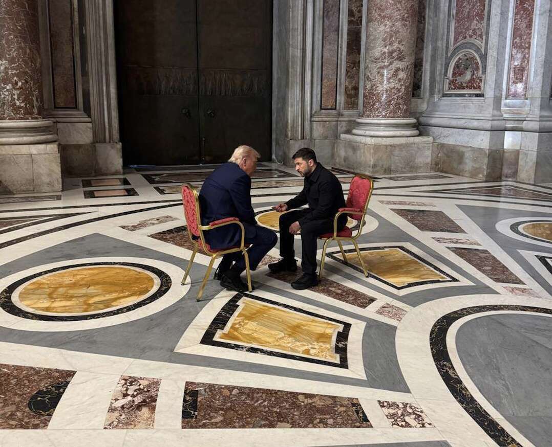 Trump y Zelenski se reúnen en Roma antes del funeral del papa Francisco