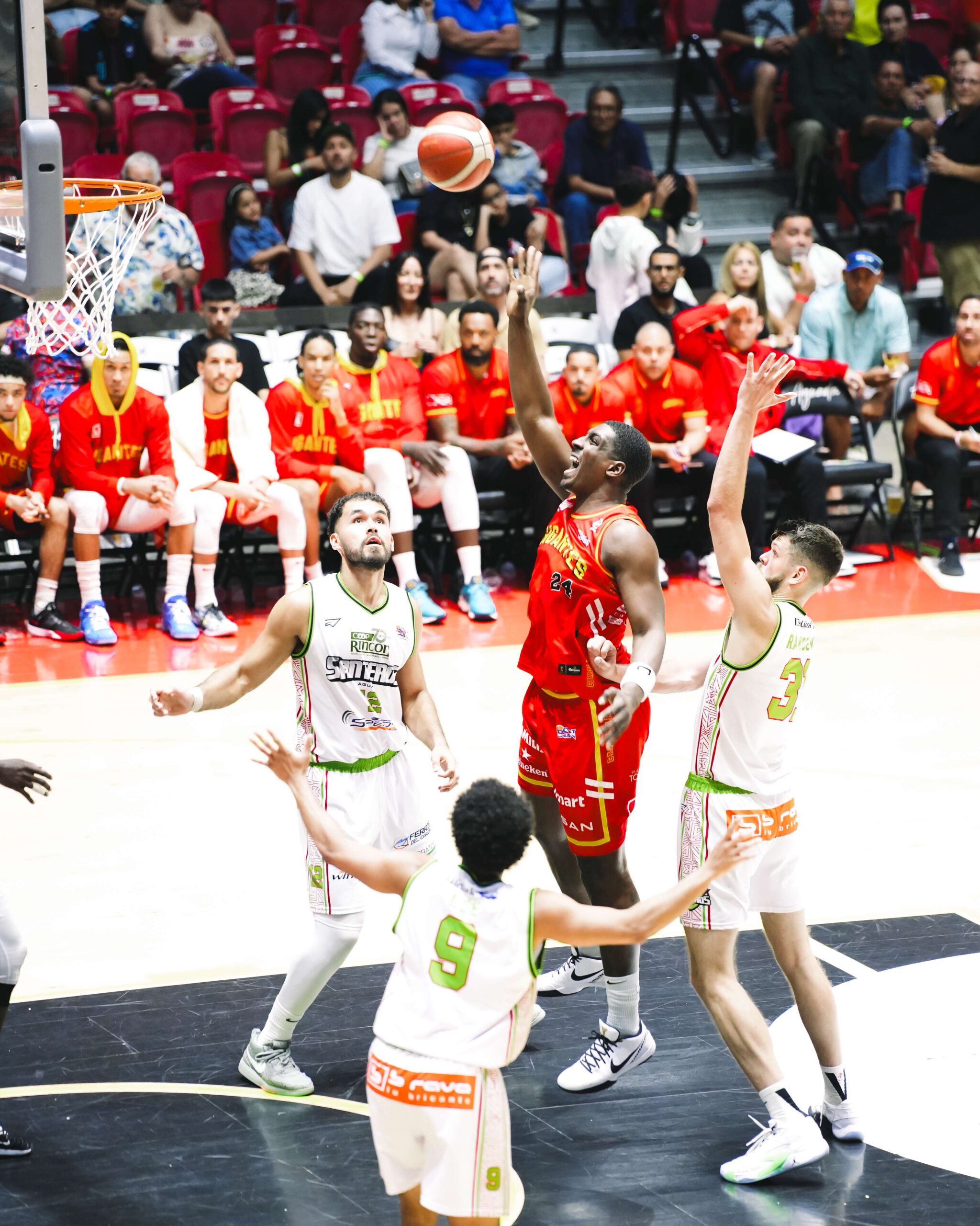 Criollos y Santeros ganan en jornada del jueves