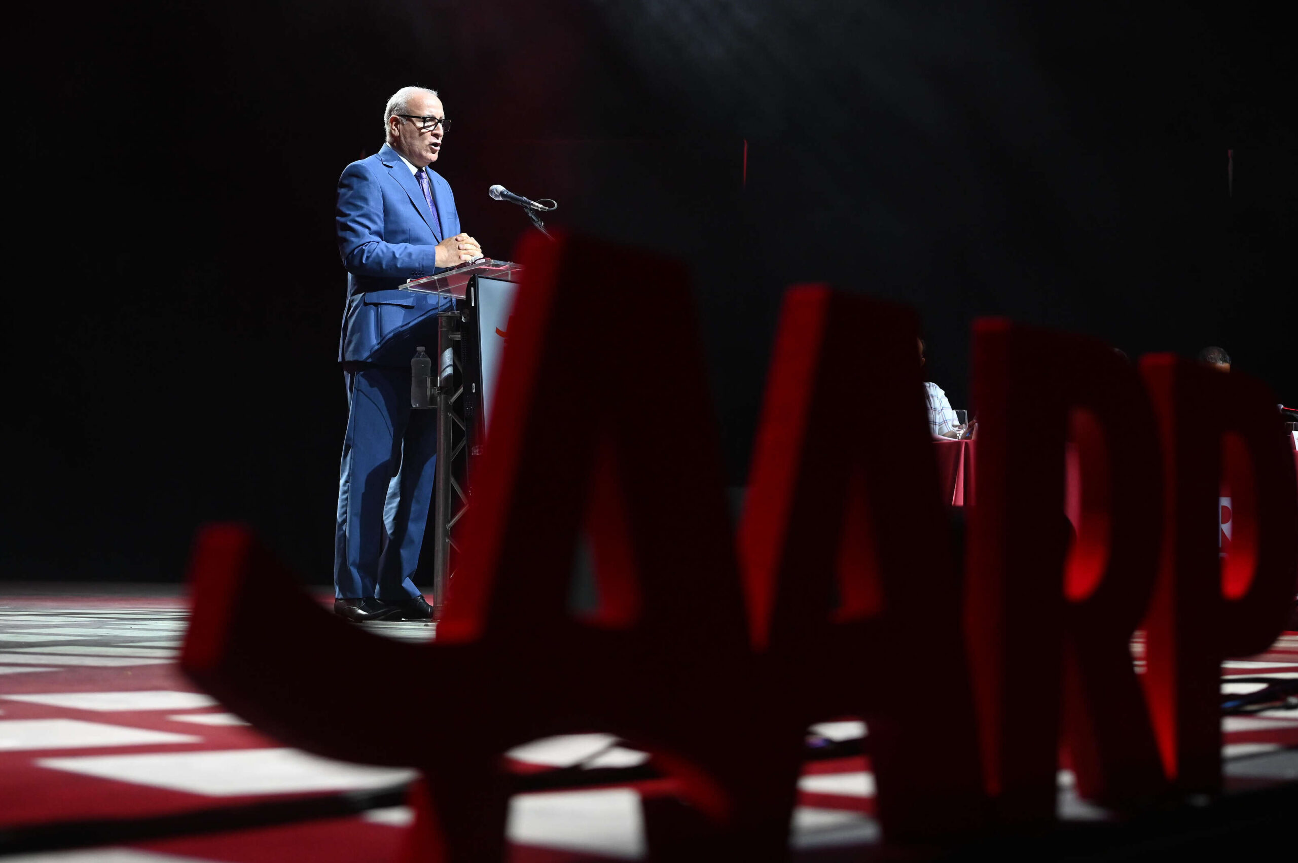 AARP exige acción legislativa urgente para adultos mayores