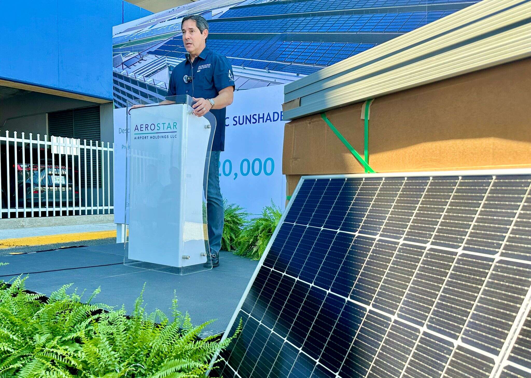 Aerostar inicia construcción del mayor sistema de placas solares en un aeropuerto