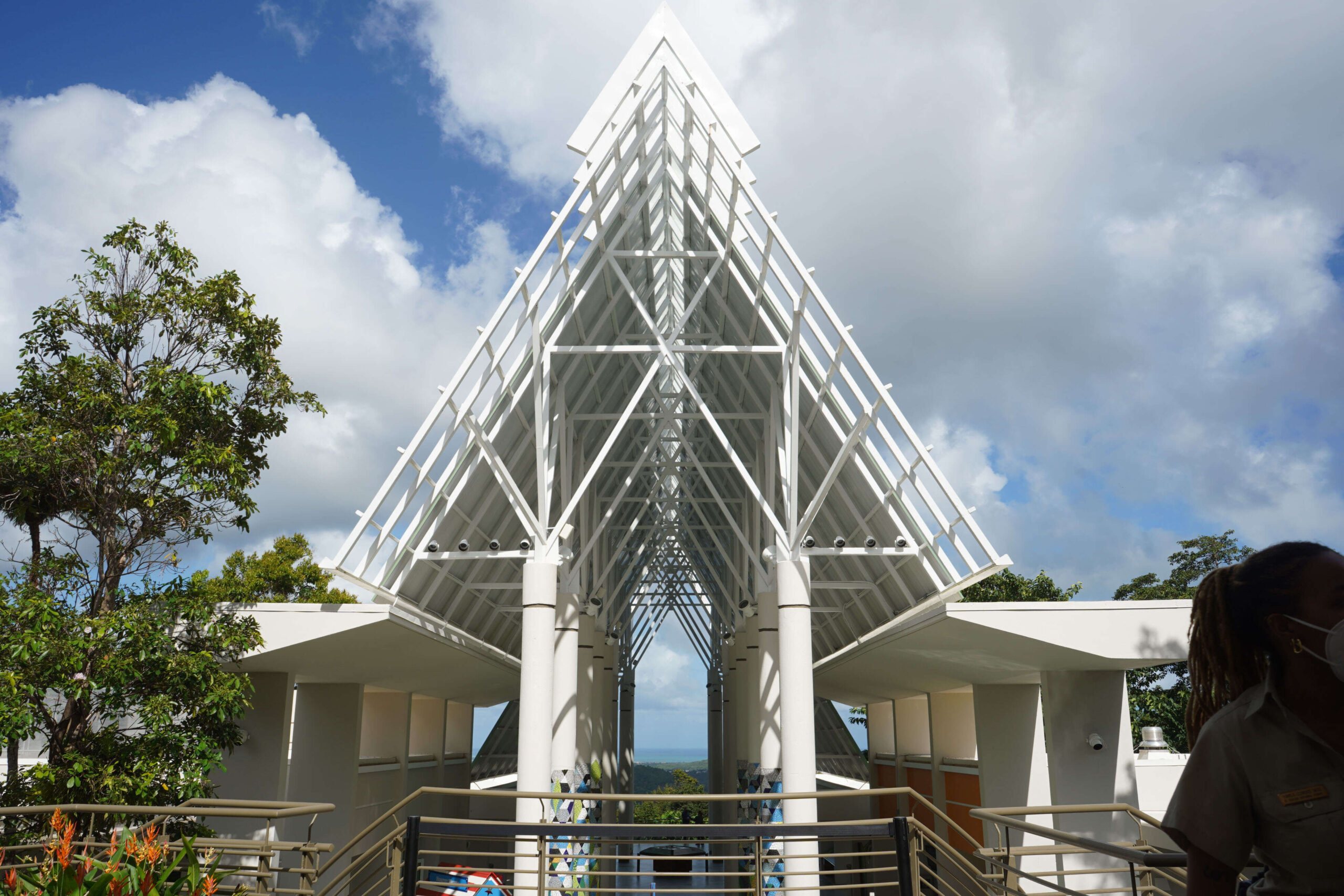 Hombre sufre heridas por una caída mientras visitaba El Yunque