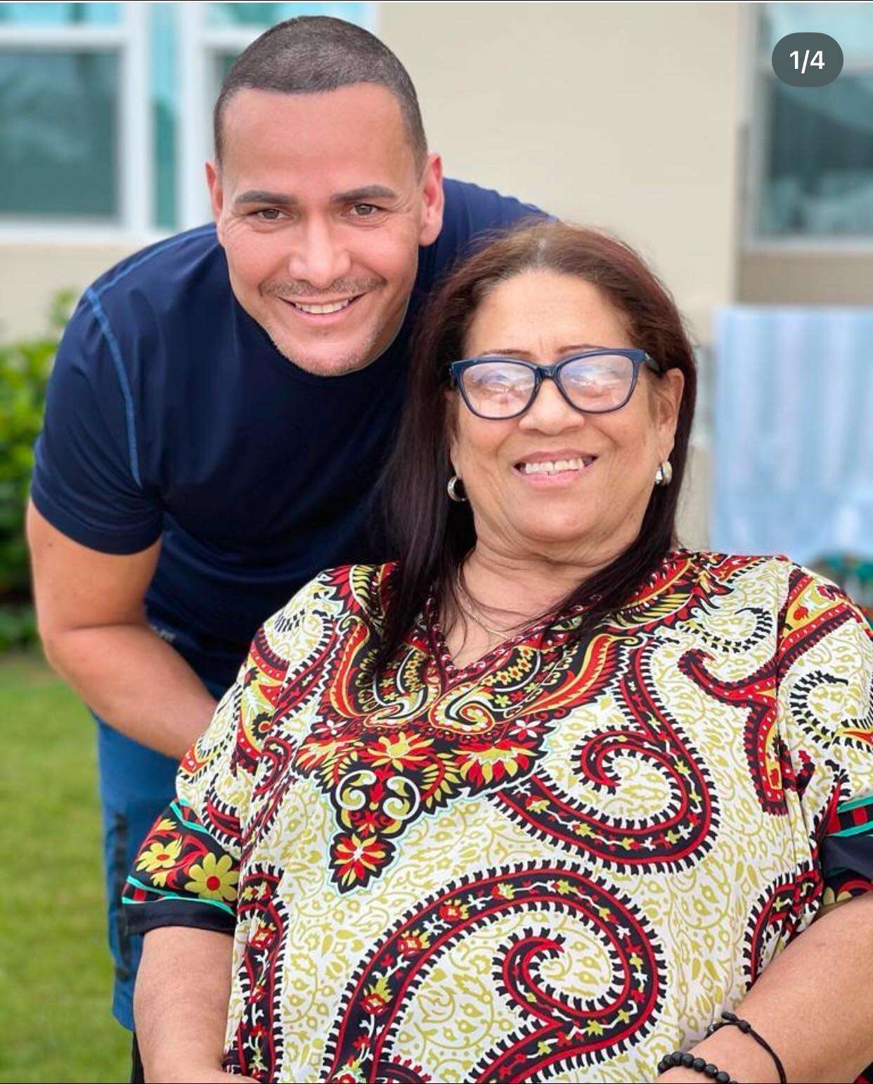 Víctor Manuelle confirma fallecimiento de su madre