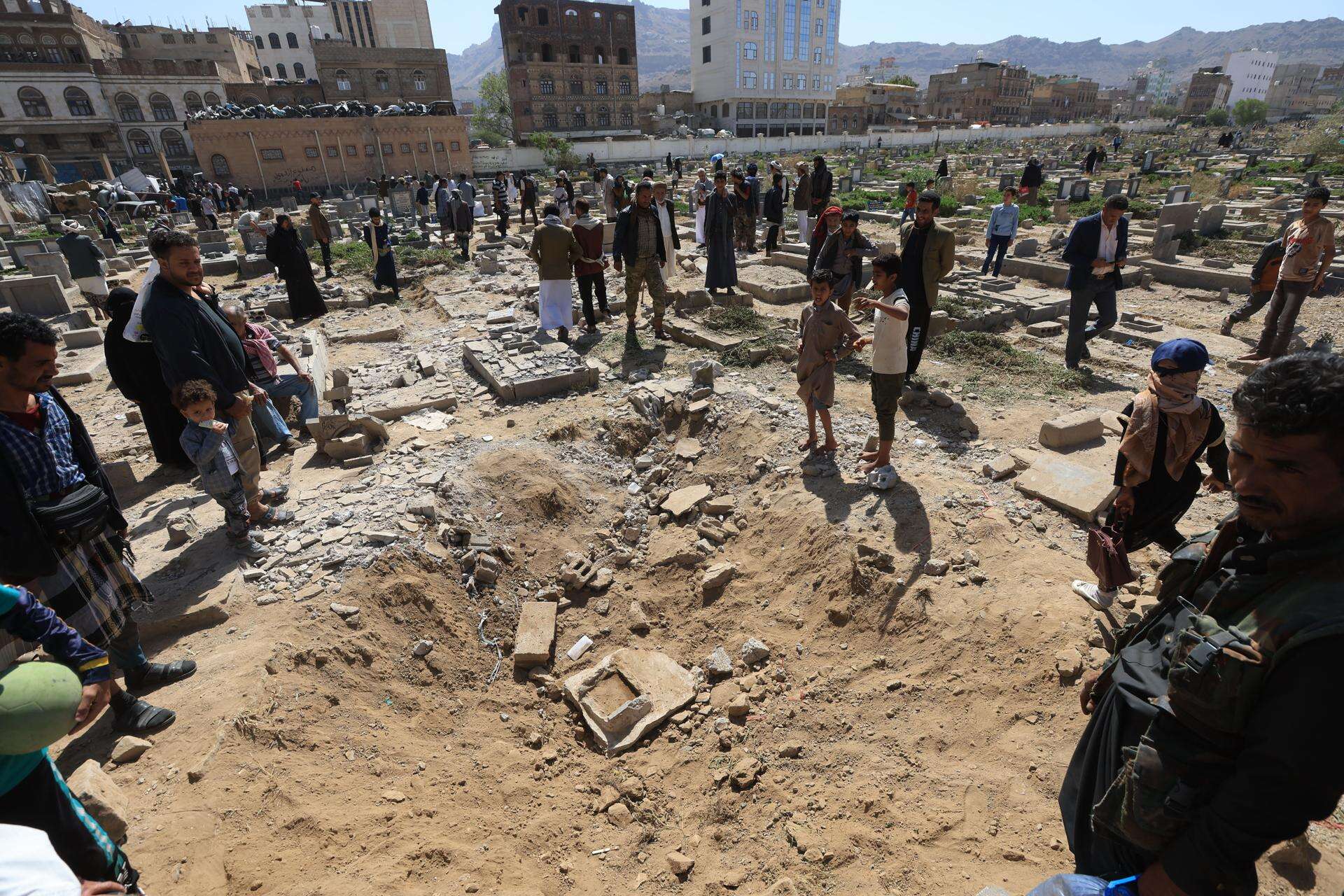 Al menos tres muertos y 12 heridos dejan nuevos bombardeos de EU en el centro de Saná