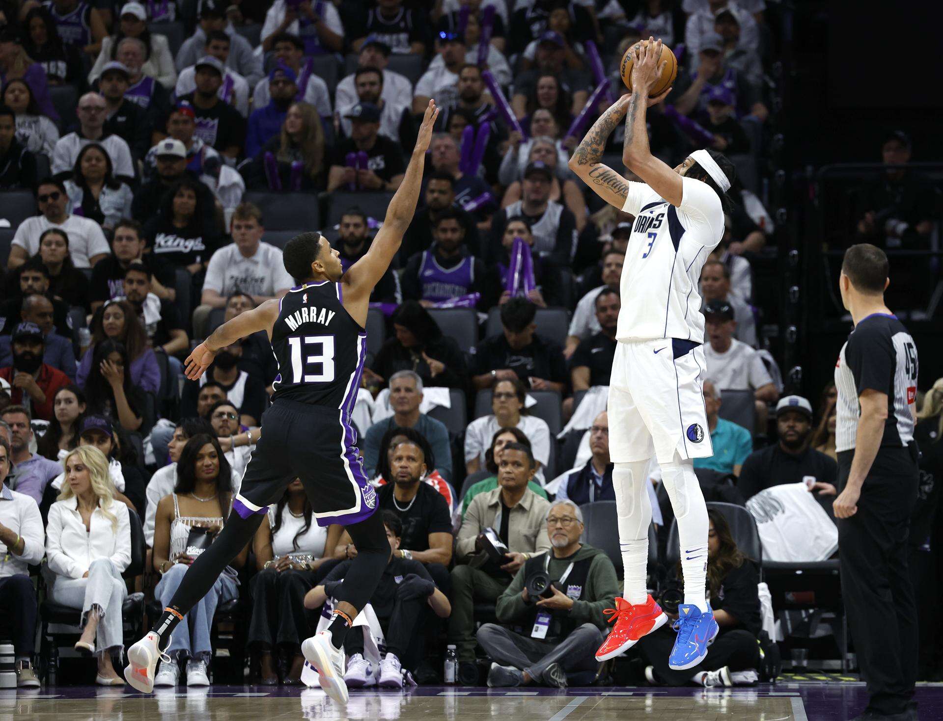 Dallas arrasa a los Kings y disputará la última plaza con Memphis