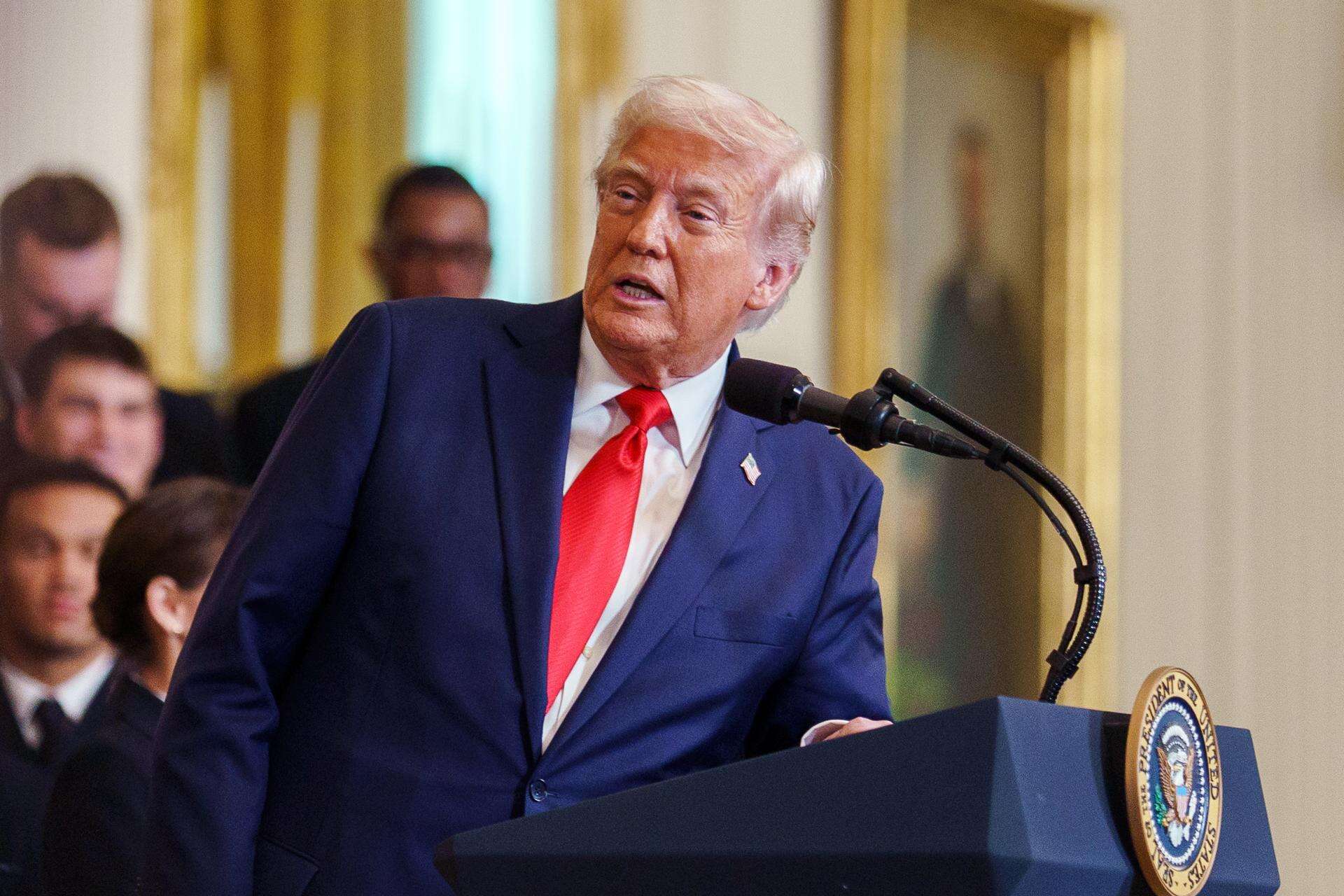 Trump dice que tribunales están «fuera de control»