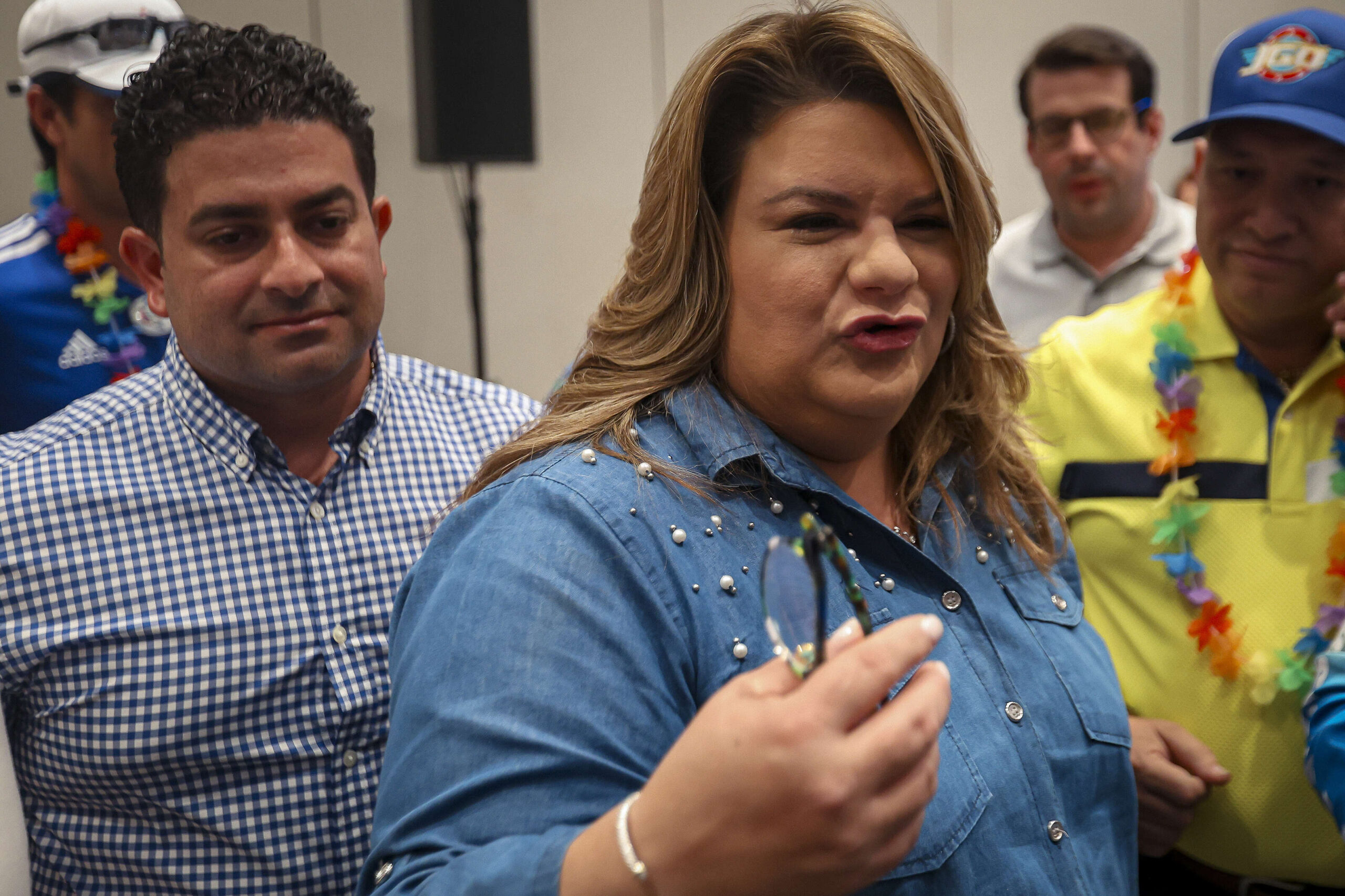 Estallan las redes en contra de la gobernadora tras el apagón masivo; hasta Bad Bunny reacciona