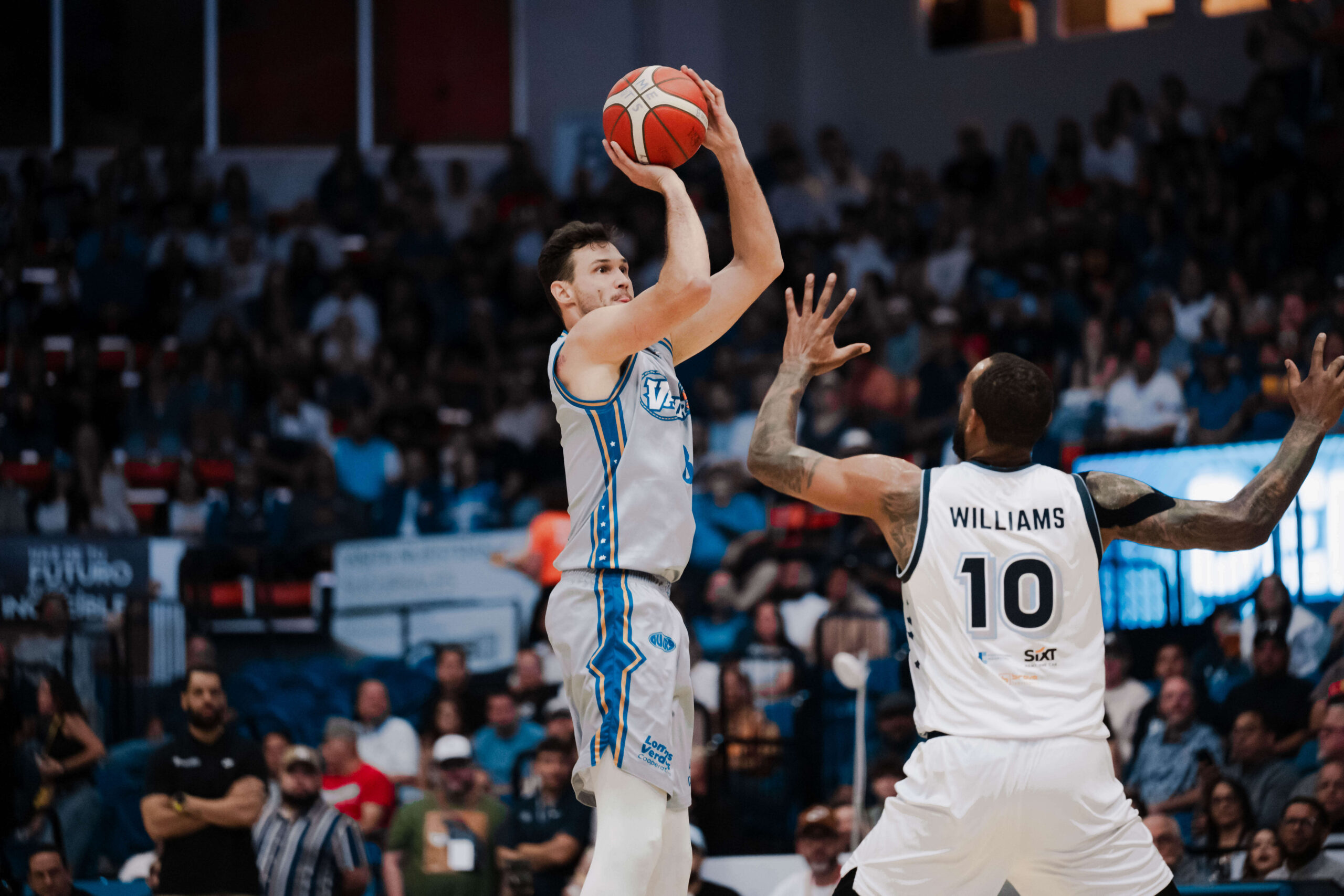 Triunfos anoche para Atléticos, Vaqueros y Criollos