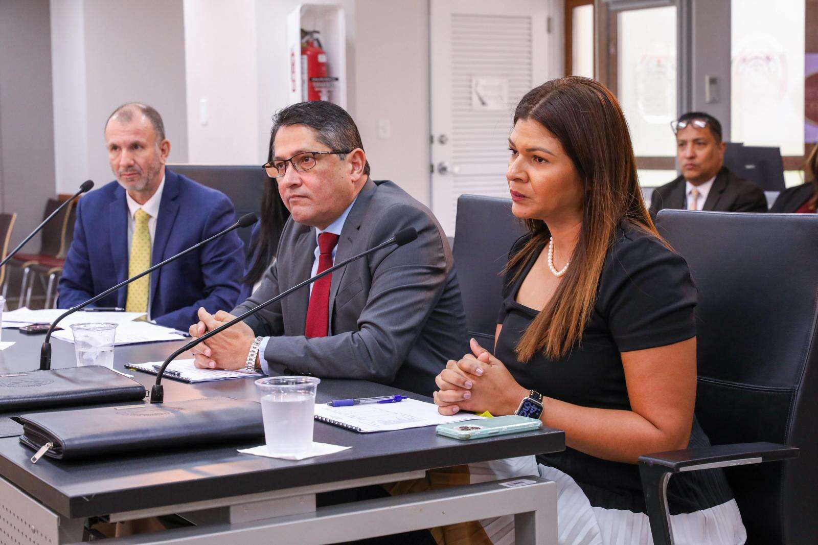 Contralor Electoral ve con buenos ojos bajar el total de donaciones que se puedan dar en efectivo a