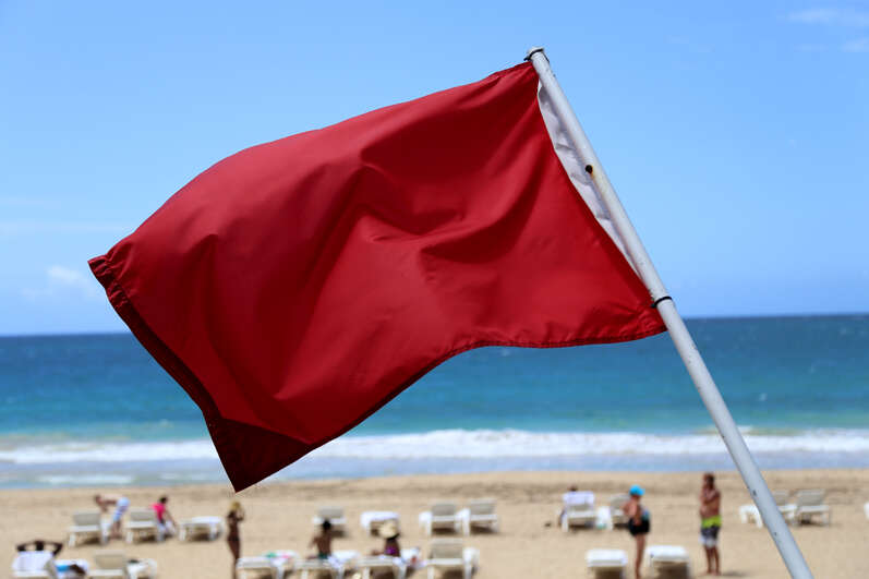 Continúa el tiempo ventoso y oleaje peligroso en las playas