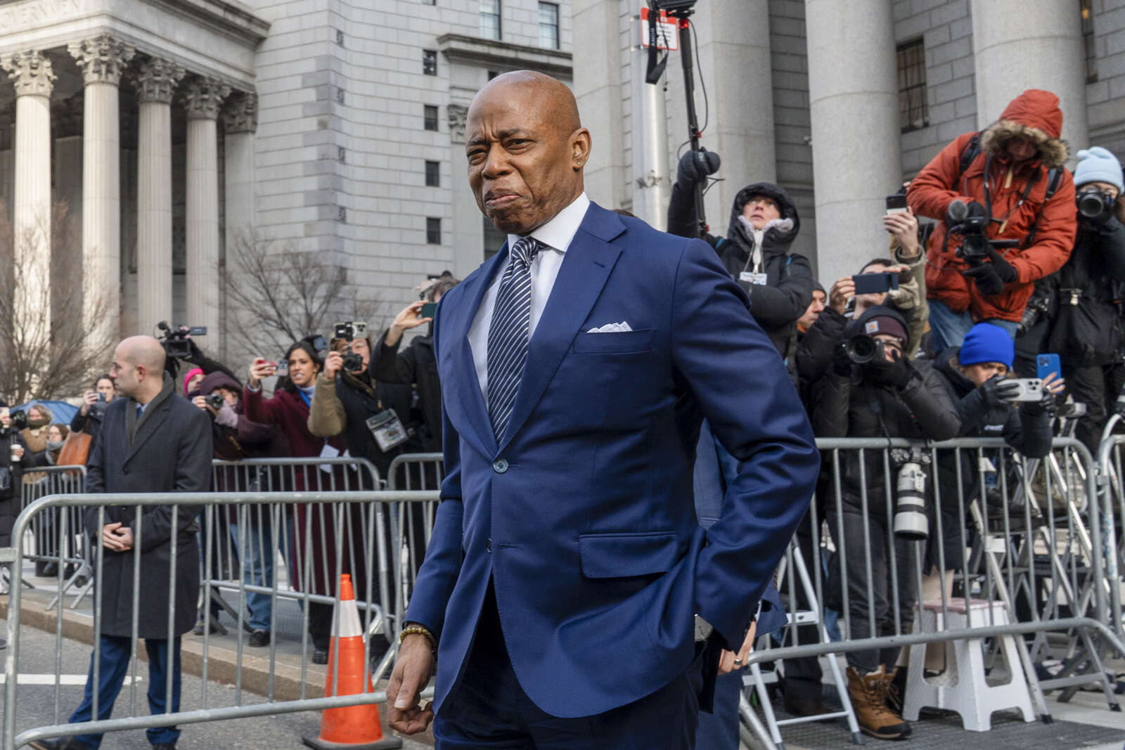 Juez desestima cargos de corrupción contra alcalde de Nueva York