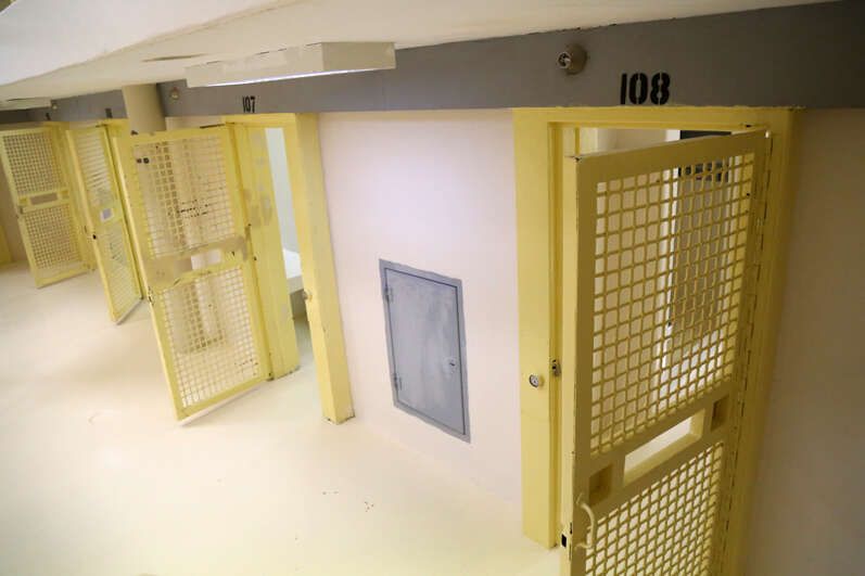 En prisión acusado de asesinato en negocio en Santurce